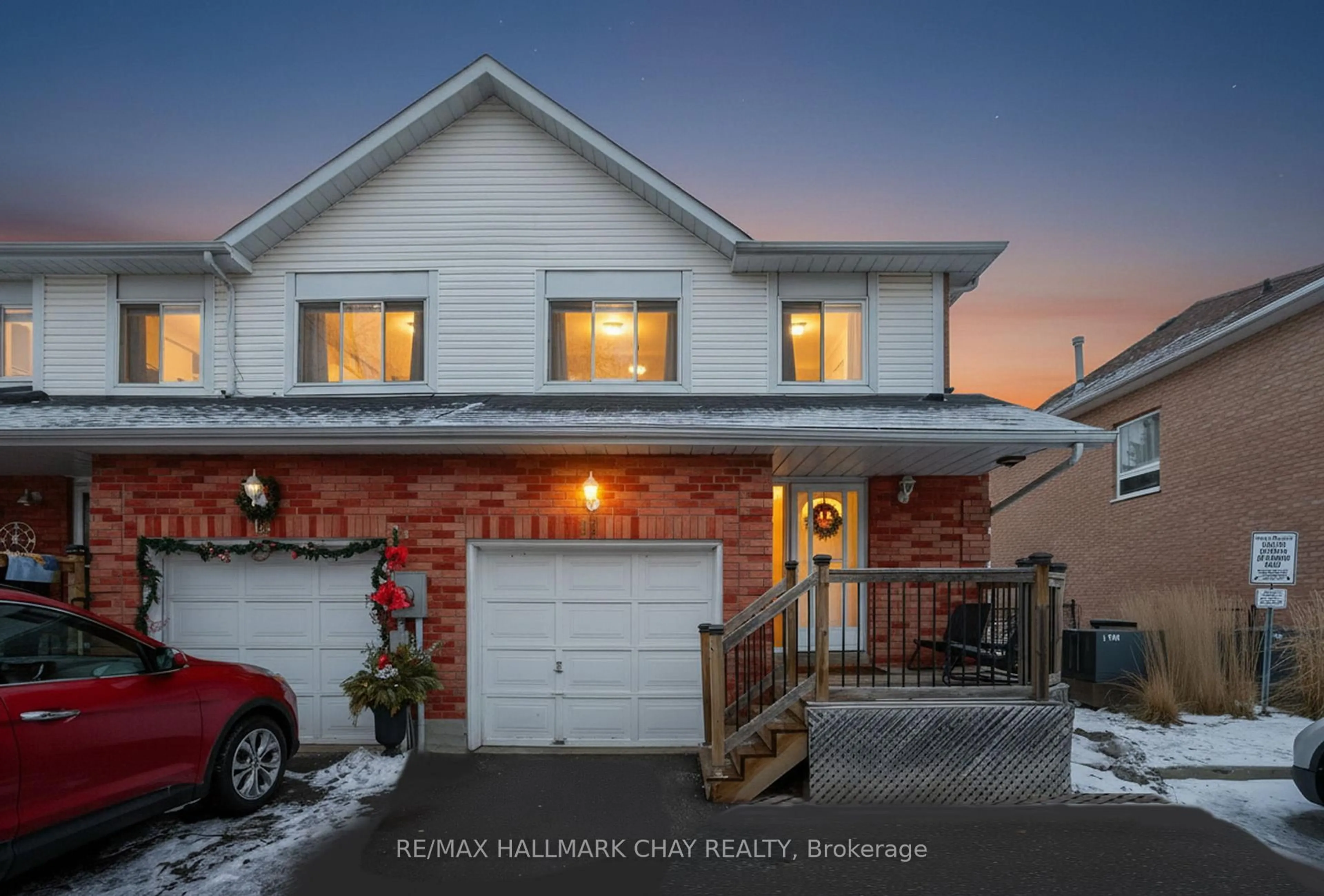 Unknown for 11 McKinnon Crt, Newmarket Ontario L3Y 8L6
