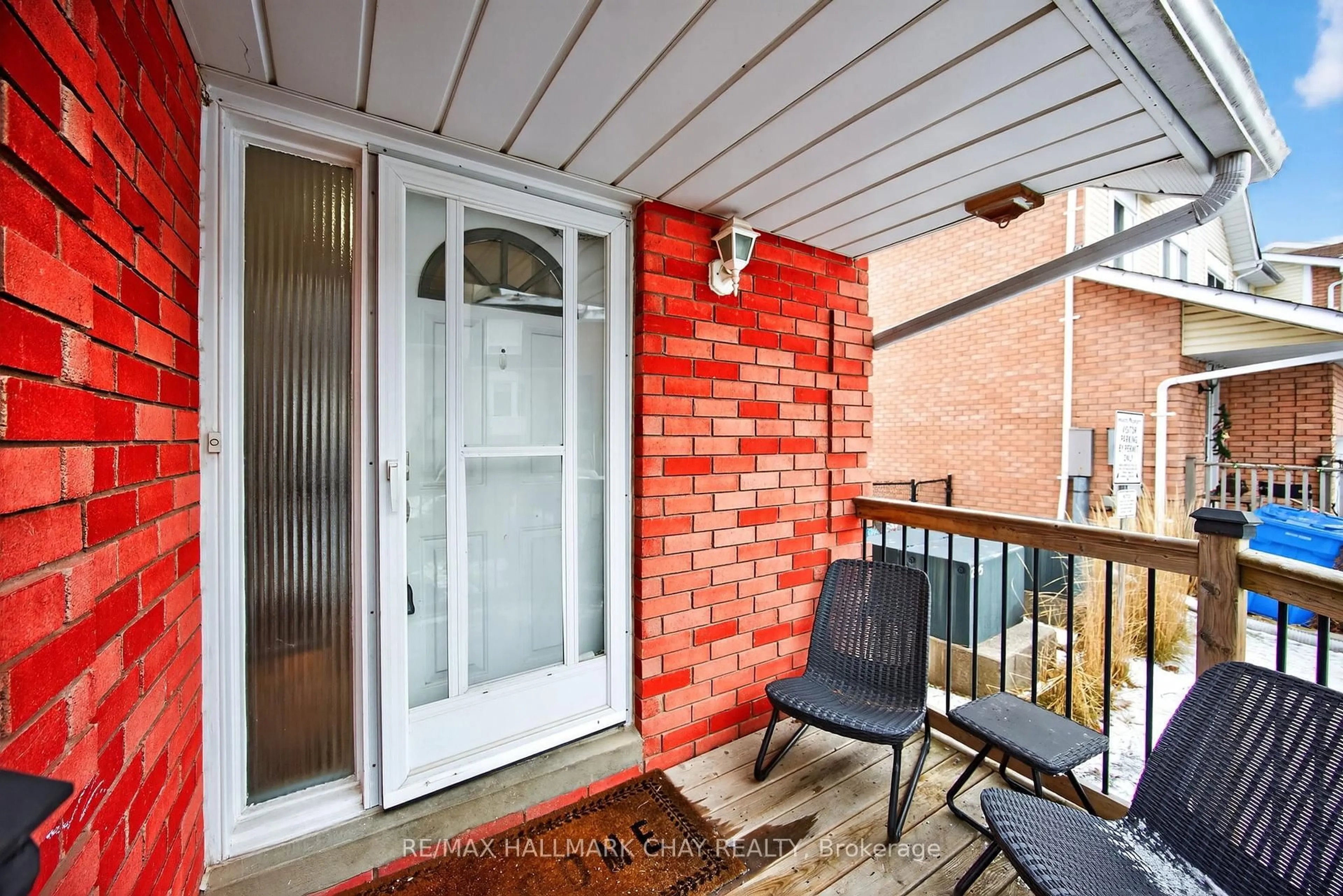 Unknown for 11 McKinnon Crt, Newmarket Ontario L3Y 8L6