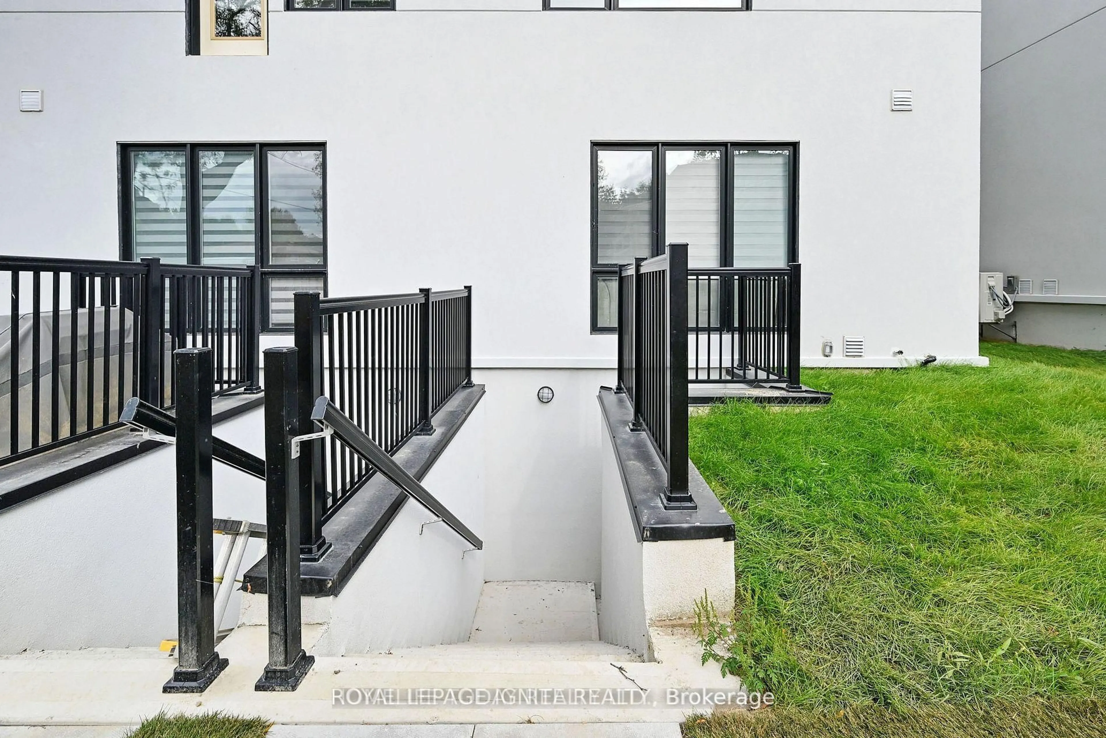 Unknown for 6 Persica St, Richmond Hill Ontario L4E 1L3