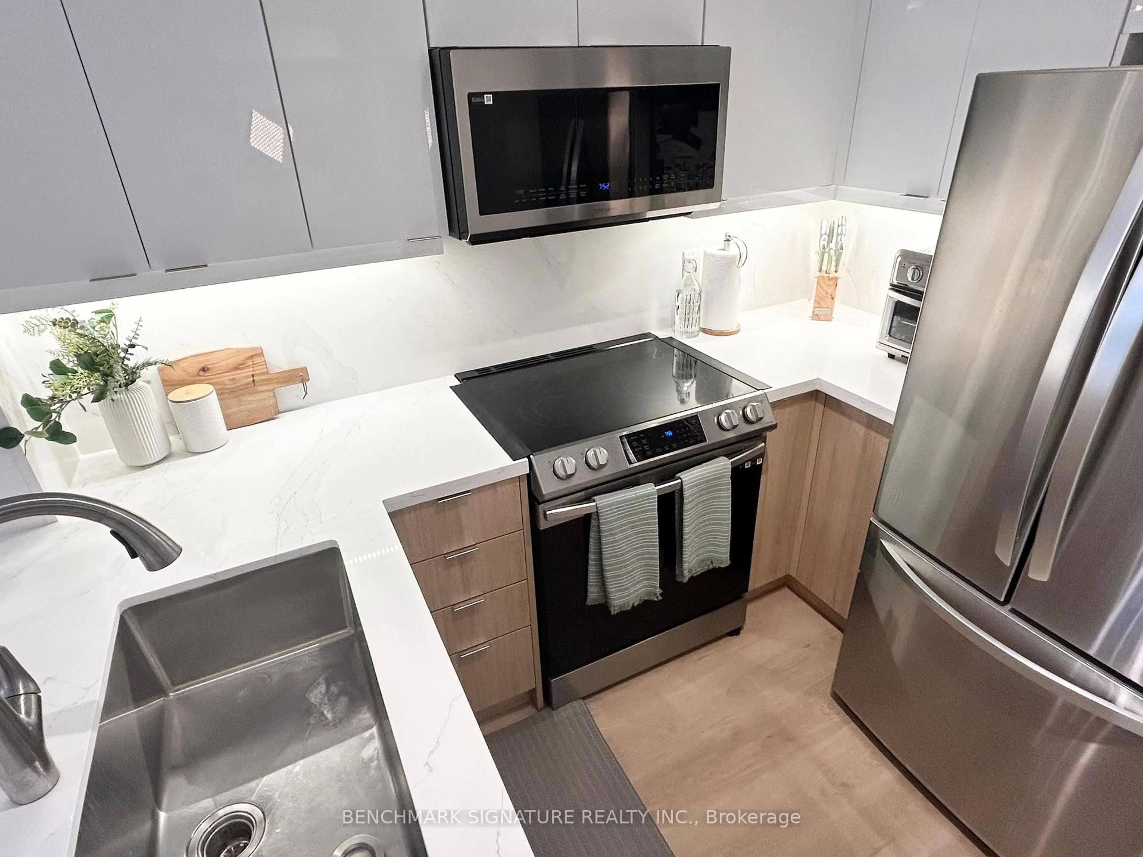 Unknown for 30 Clegg Rd Rd #811, Markham Ontario L6G 0B4