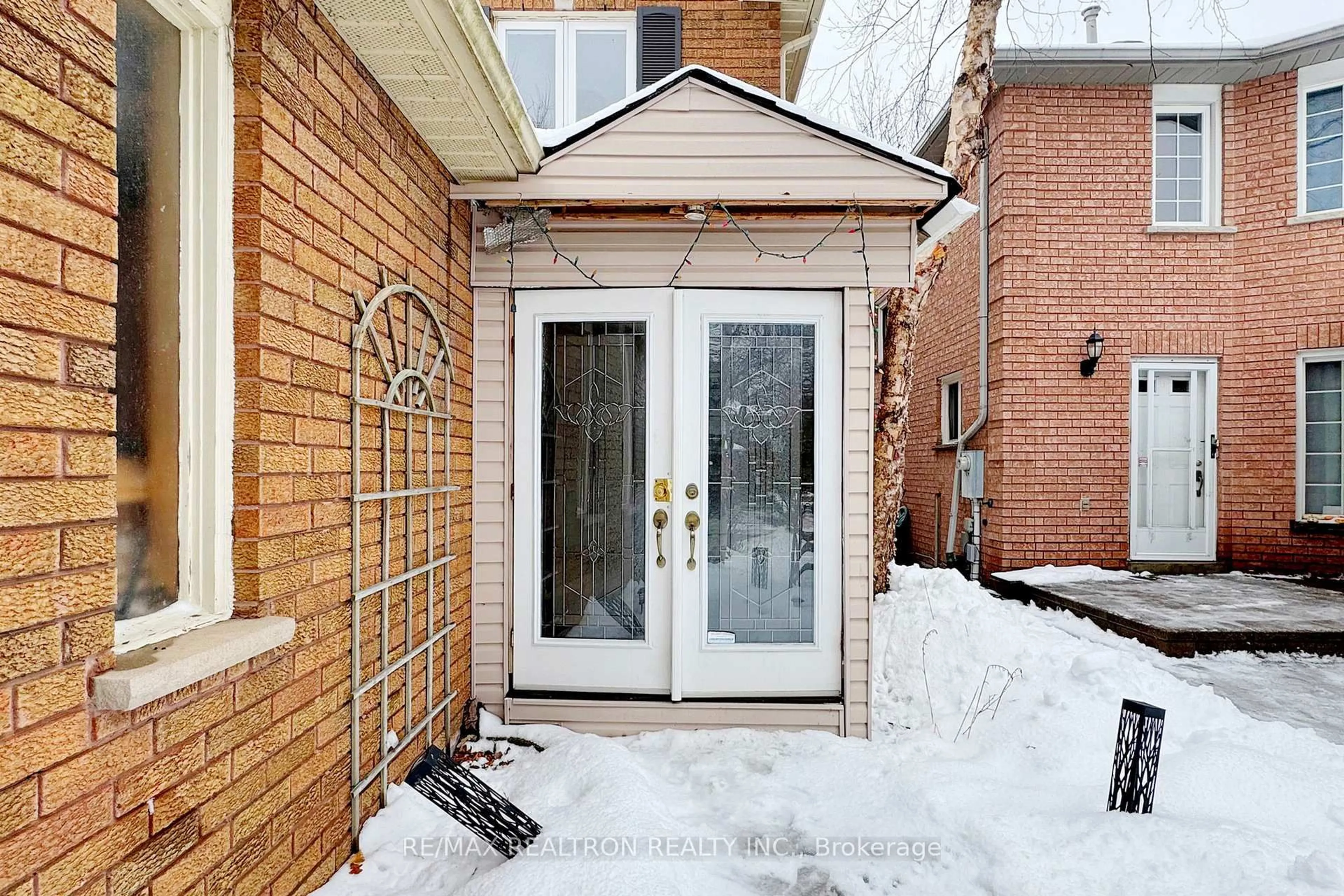 Indoor entryway for 45 Newmill Cres, Richmond Hill Ontario L4C 9T6