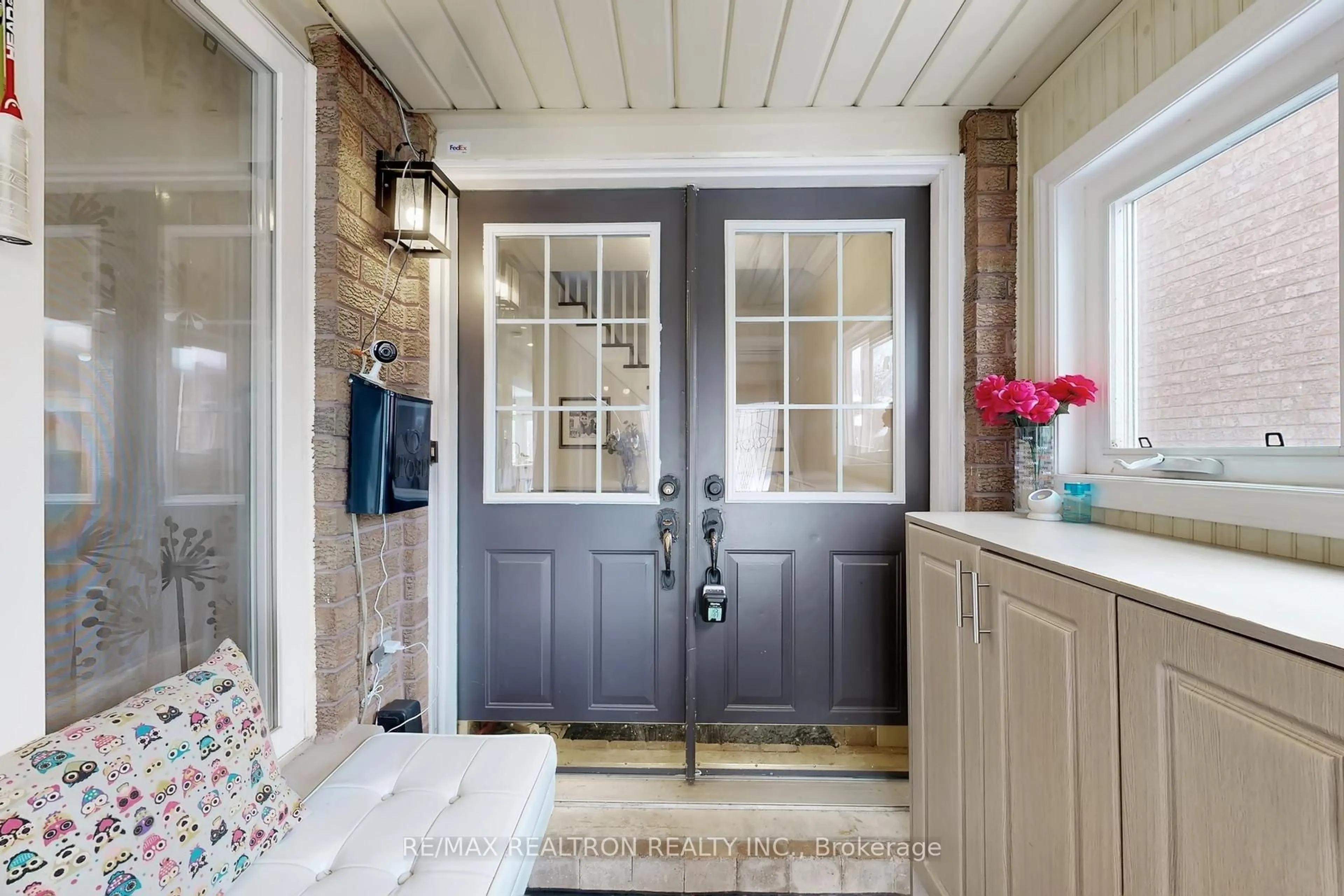 Indoor entryway for 45 Newmill Cres, Richmond Hill Ontario L4C 9T6