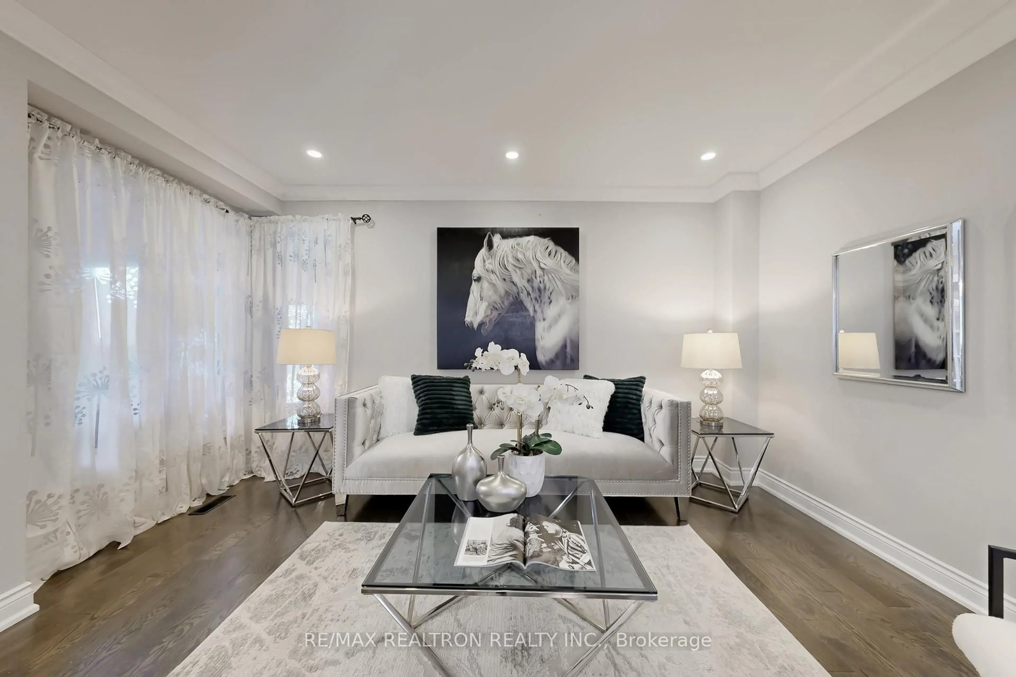 Living room with furniture, unknown for 45 Newmill Cres, Richmond Hill Ontario L4C 9T6