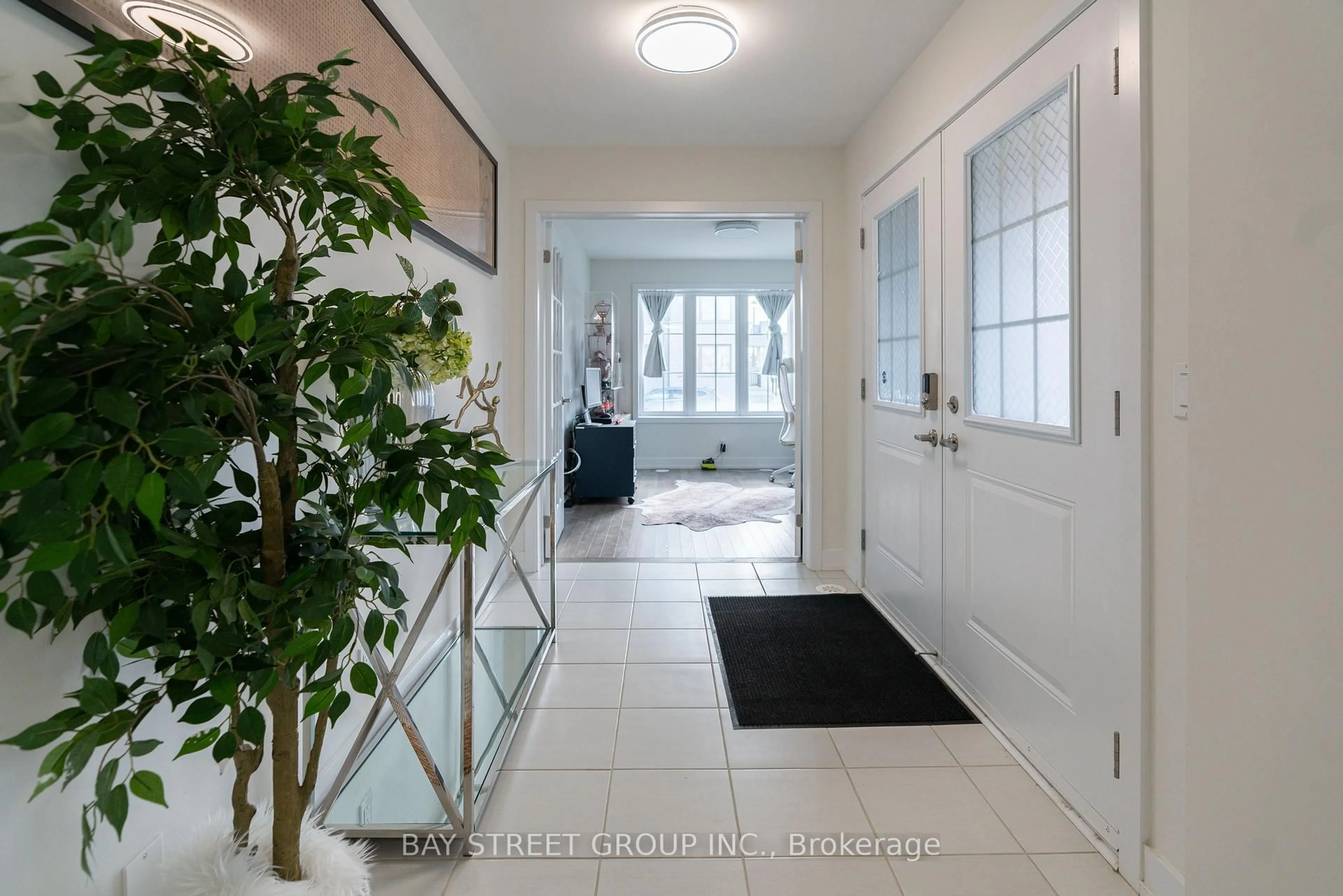 Indoor entryway for 2 William Shearn Cres, Markham Ontario L6C 3J3