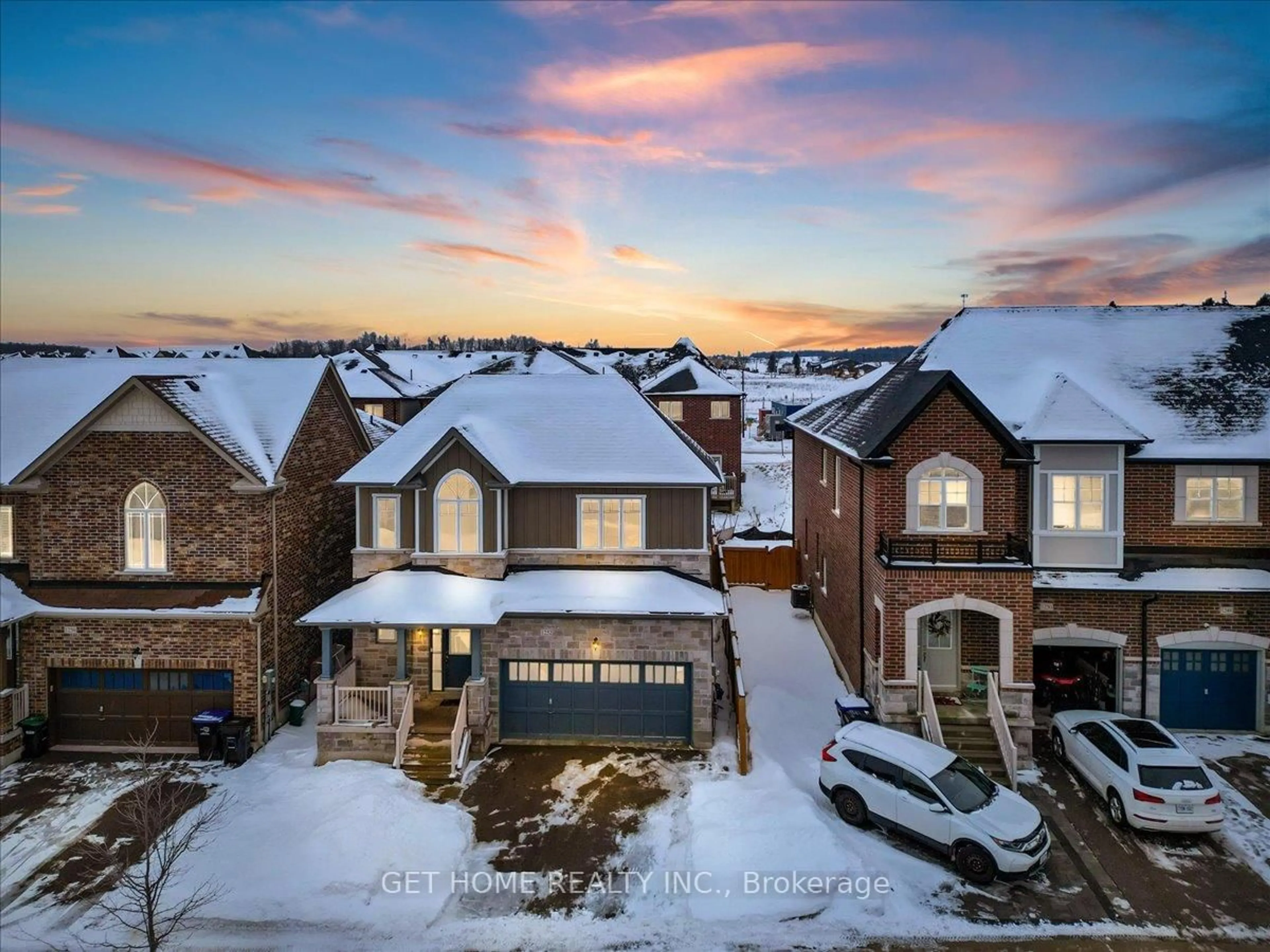 A pic from outside/outdoor area/front of a property/back of a property/a pic from drone, unknown for 1252 Peelar Cres, Innisfil Ontario L0L 1W0