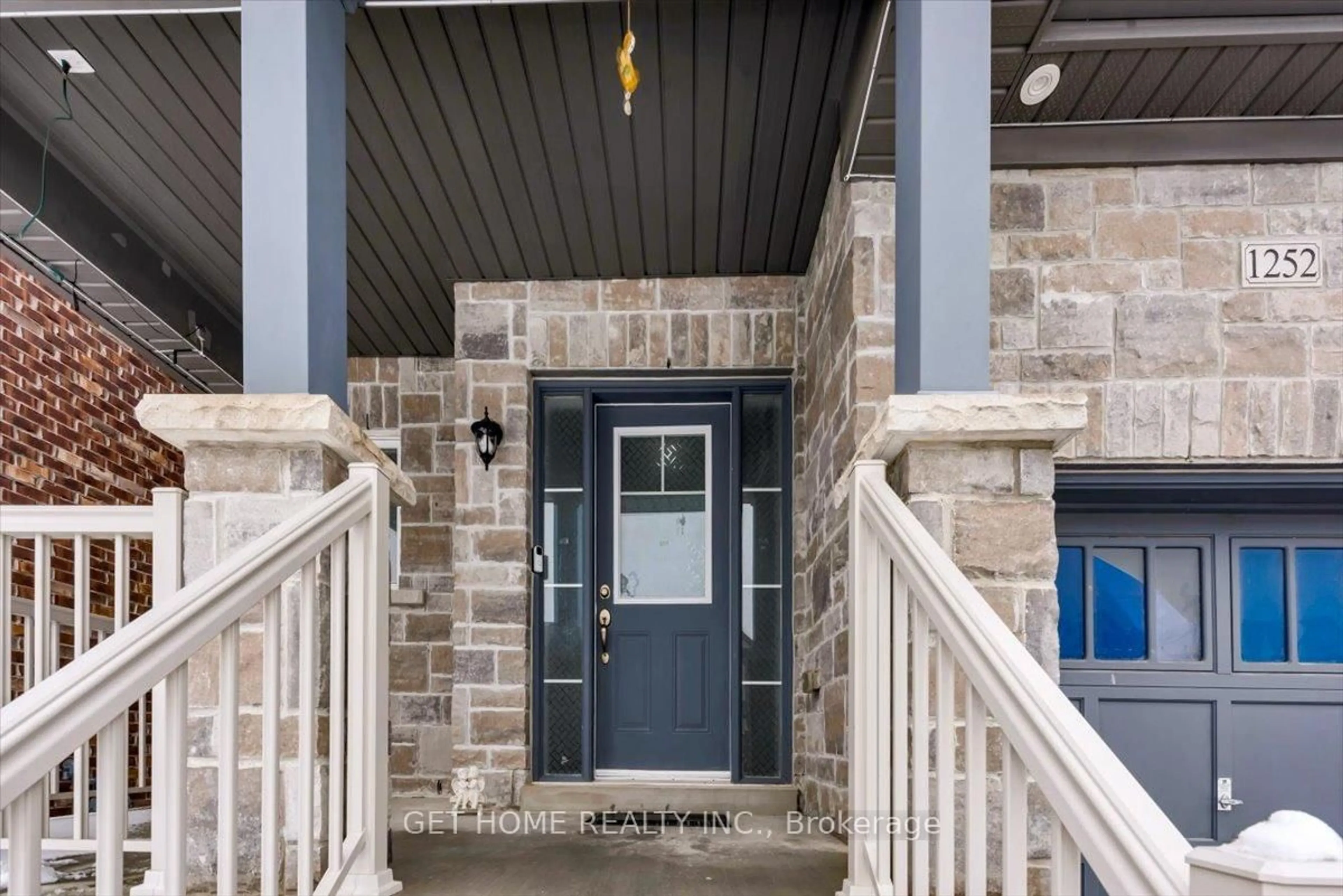 Indoor entryway for 1252 Peelar Cres, Innisfil Ontario L0L 1W0