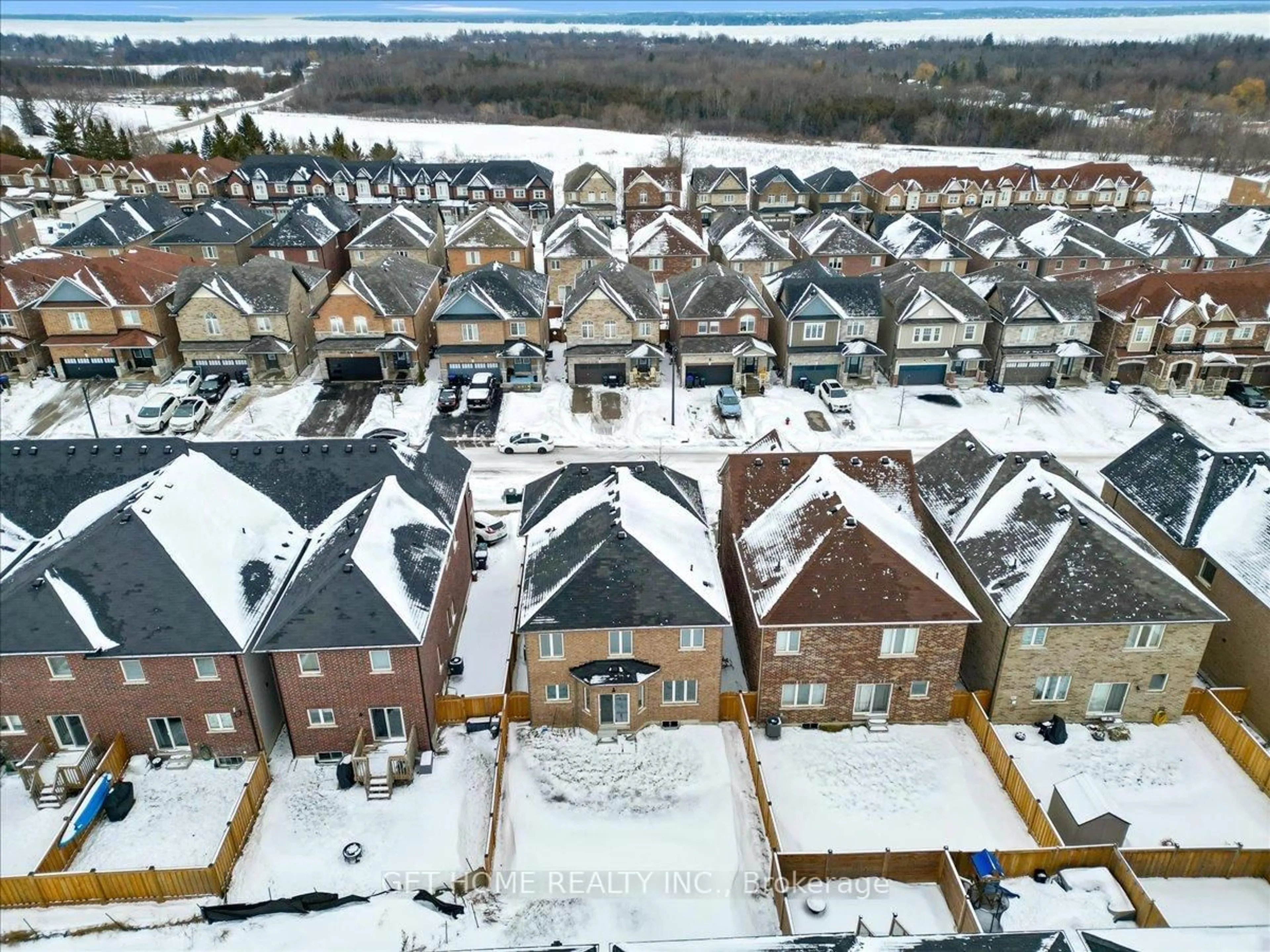 A pic from outside/outdoor area/front of a property/back of a property/a pic from drone, city buildings view from balcony for 1252 Peelar Cres, Innisfil Ontario L0L 1W0