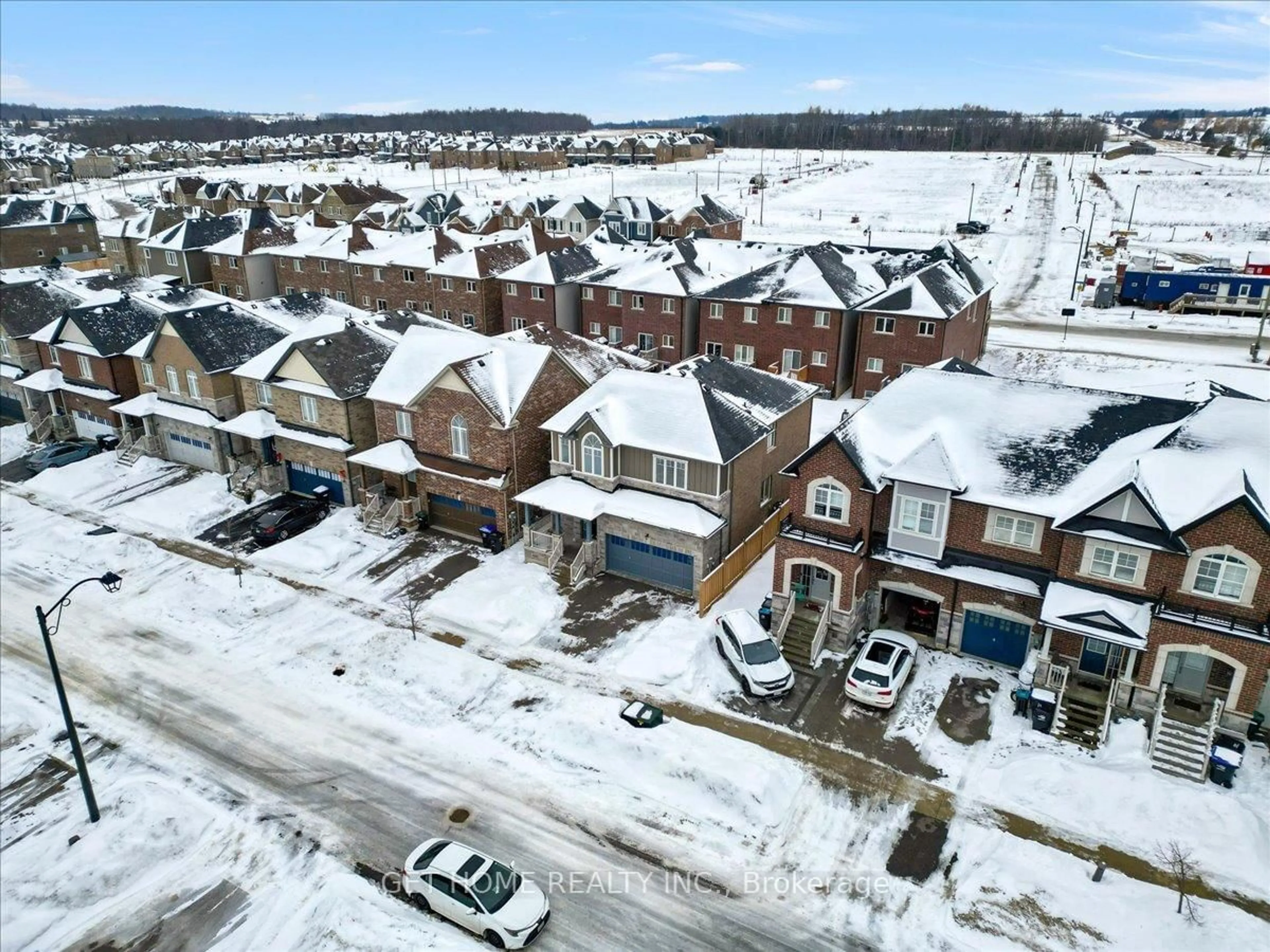 A pic from outside/outdoor area/front of a property/back of a property/a pic from drone, street for 1252 Peelar Cres, Innisfil Ontario L0L 1W0