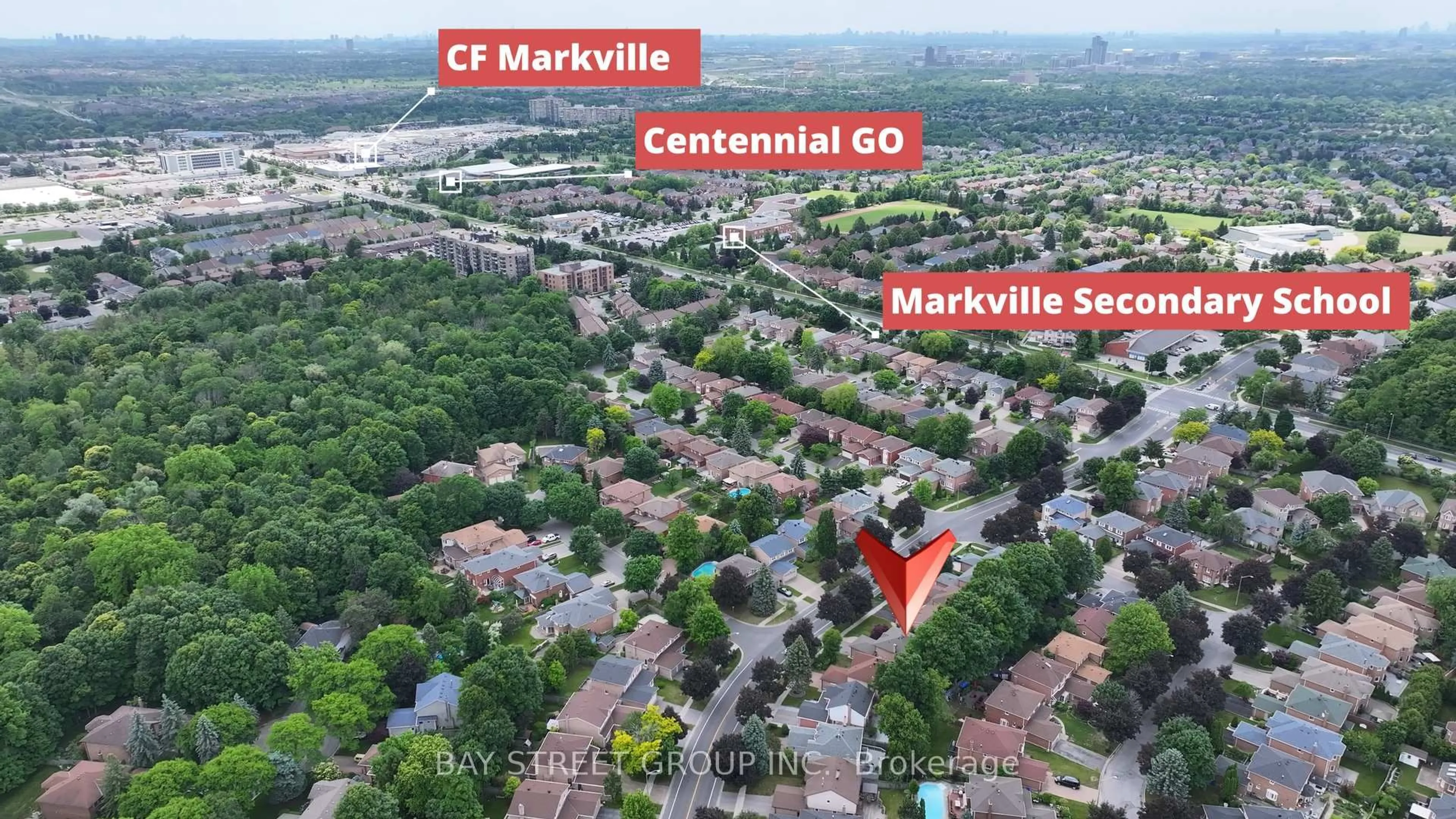 A pic from outside/outdoor area/front of a property/back of a property/a pic from drone, street for 547 Raymerville Dr, Markham Ontario L3P 6G3