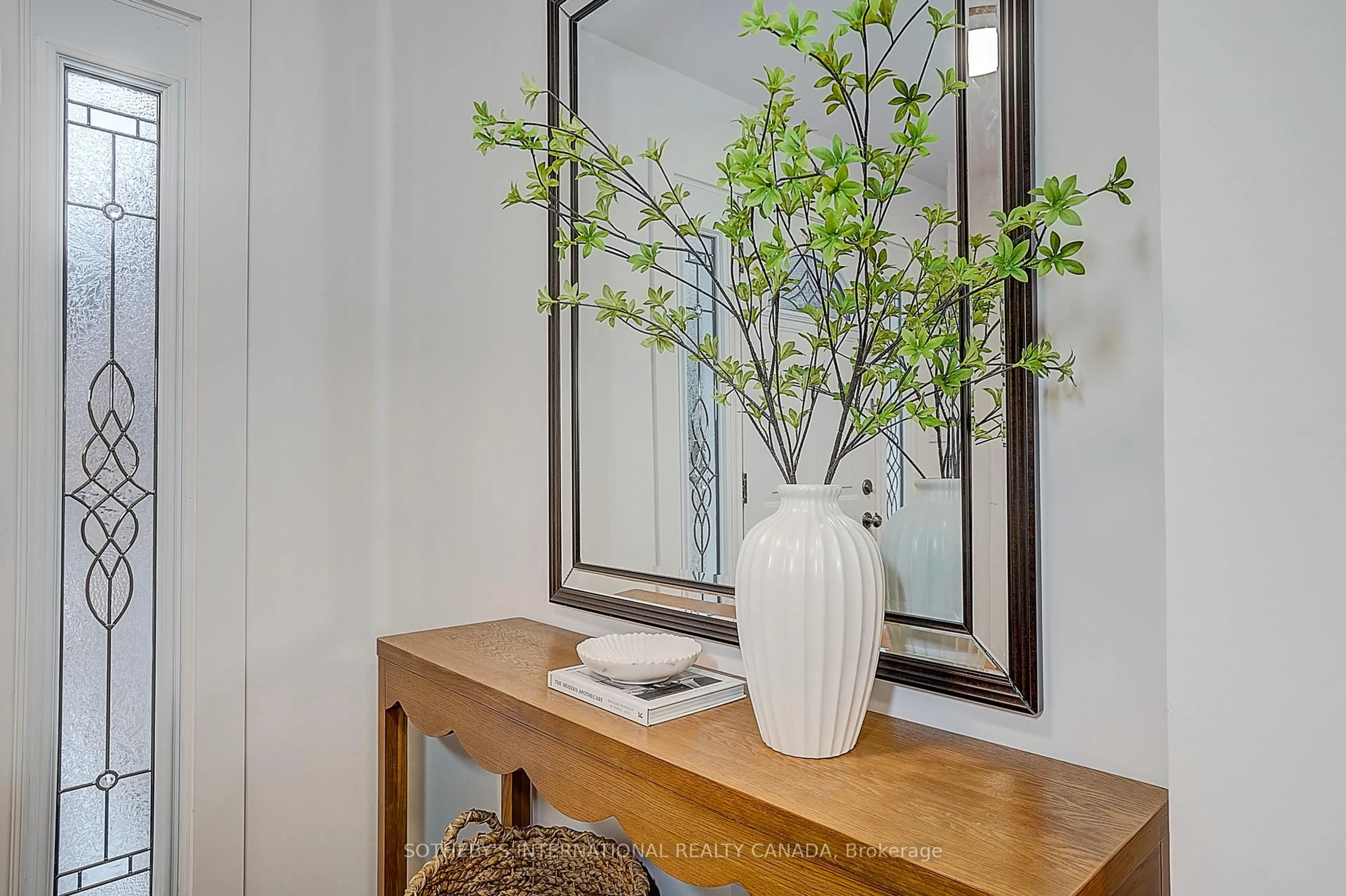 Indoor entryway for 4 Dersingham Cres, Markham Ontario L3T 4E7