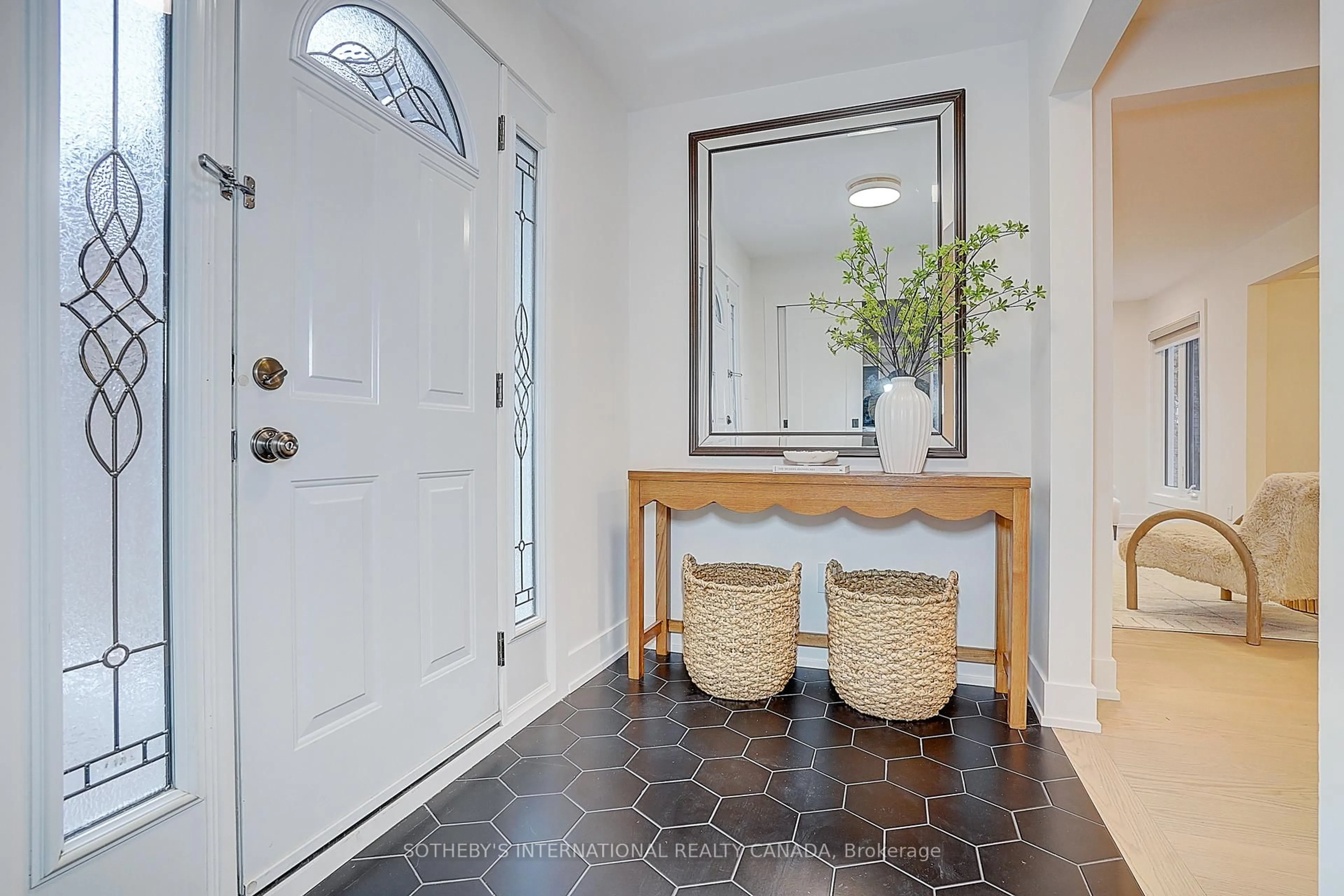 Indoor entryway for 4 Dersingham Cres, Markham Ontario L3T 4E7