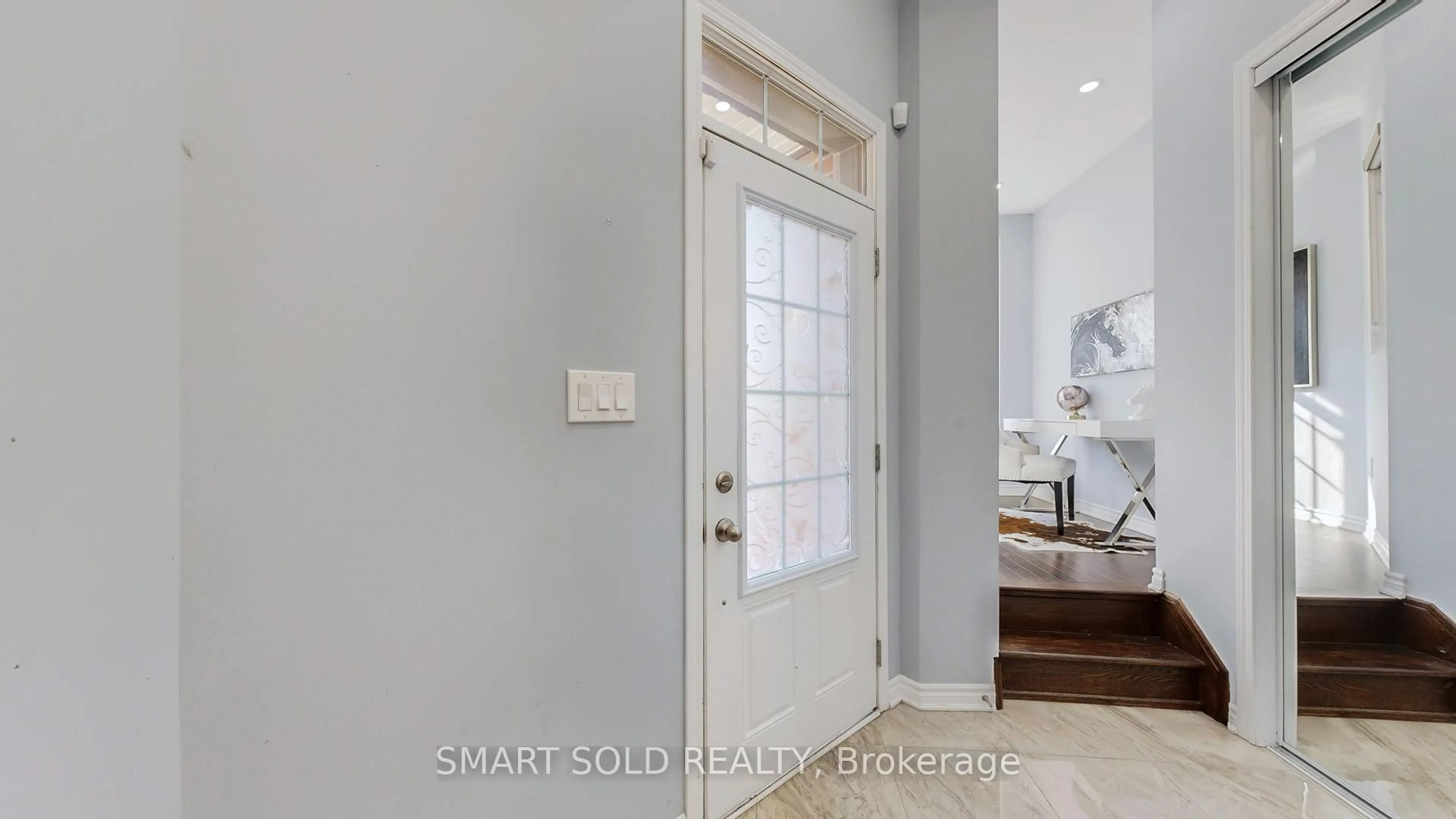 Indoor entryway for 8 Casely Ave, Richmond Hill Ontario L4S 0J8