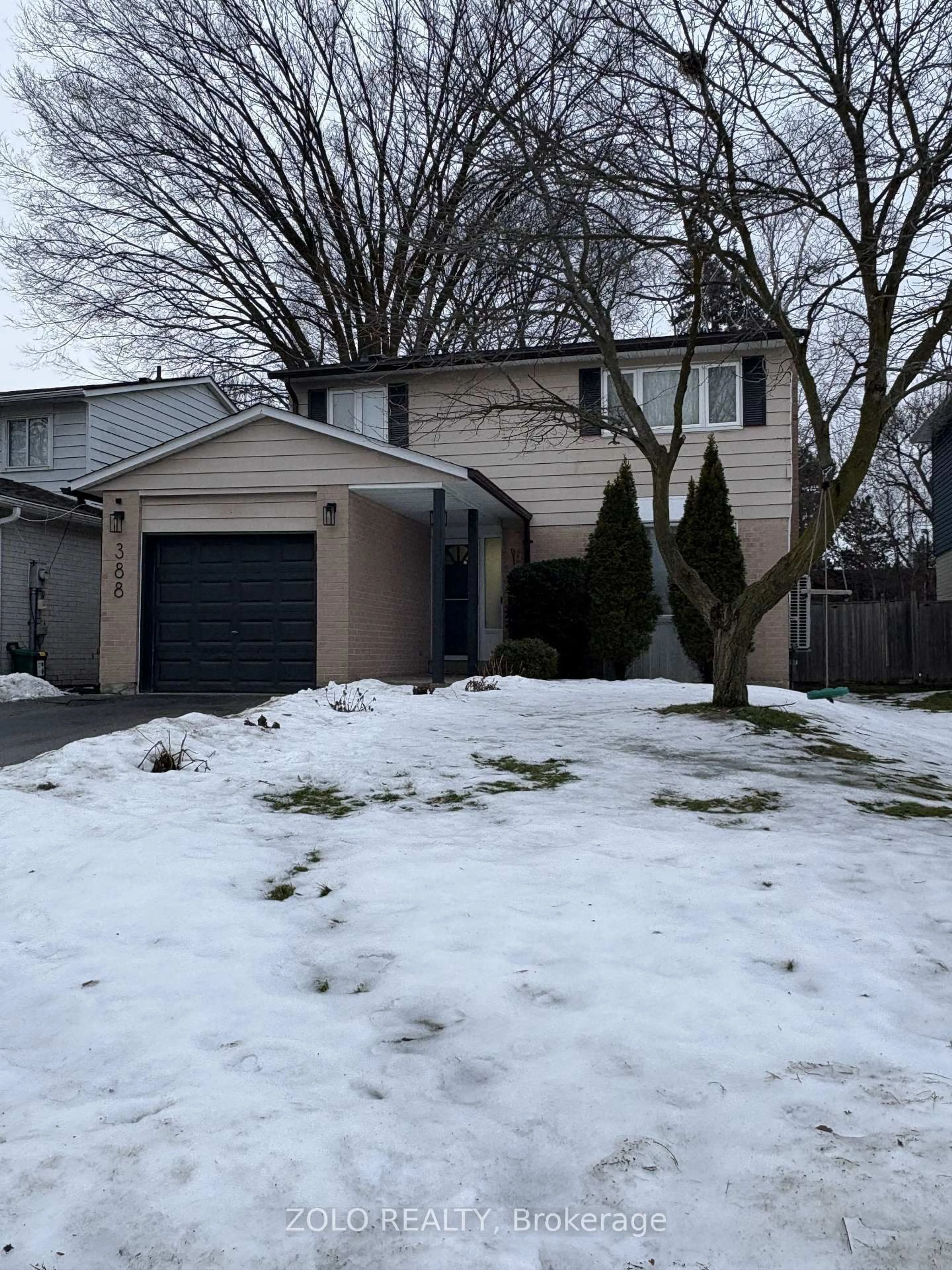 A pic from outside/outdoor area/front of a property/back of a property/a pic from drone, street for 388 Terry Dr, Newmarket Ontario L3Y 5E7