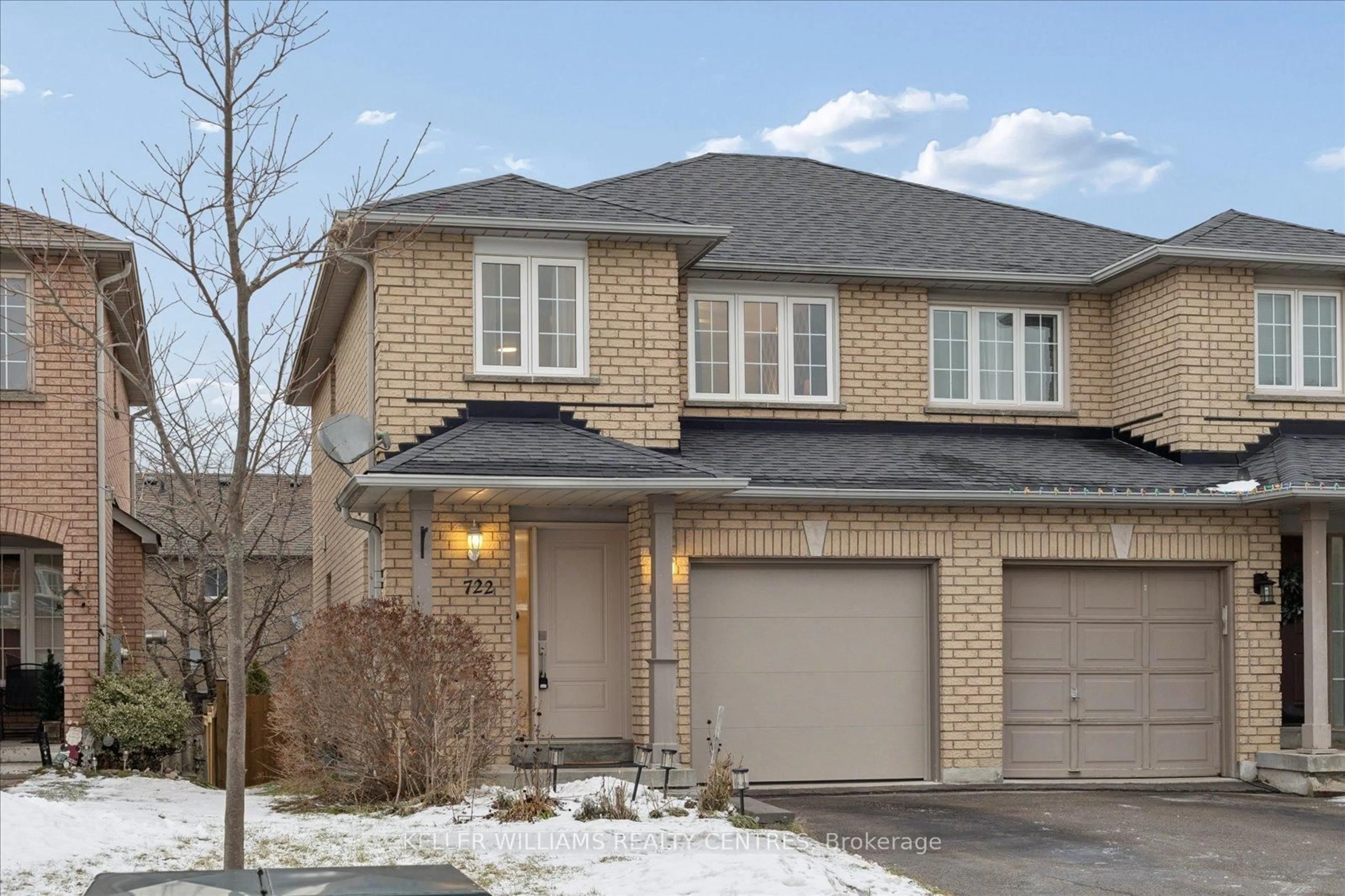 Home with brick exterior material, street for 722 Walpole Cres, Newmarket Ontario L3X 2B1