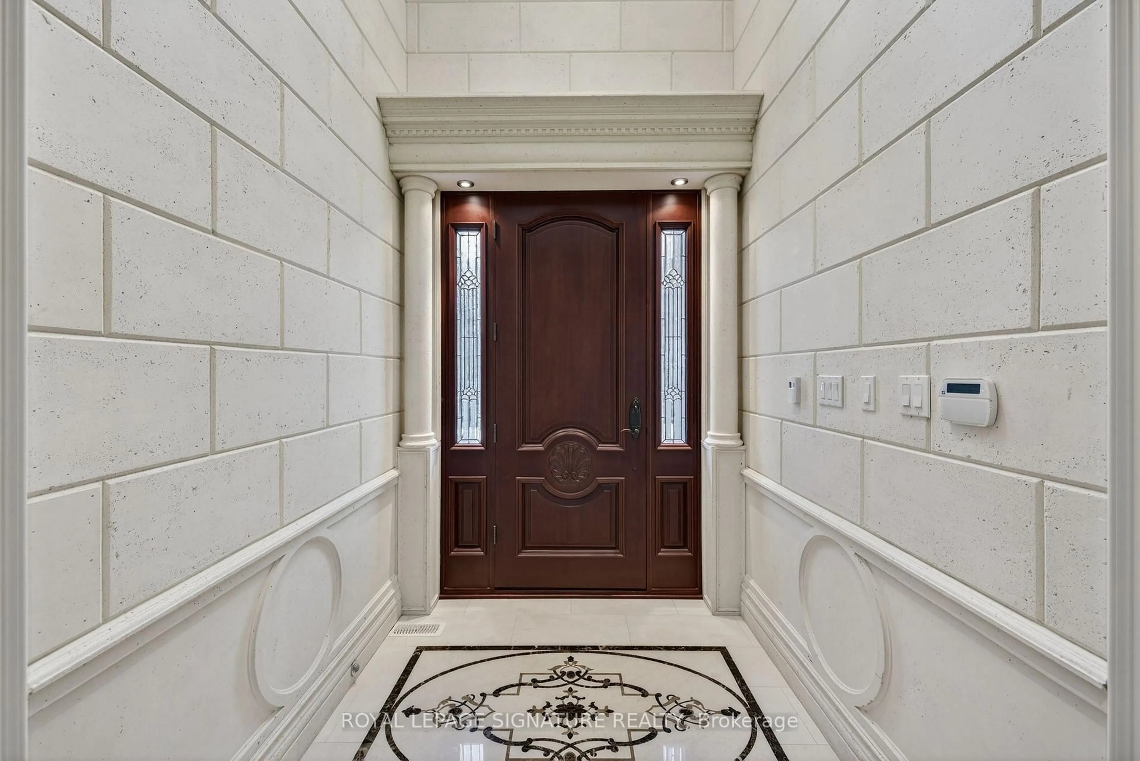 Indoor foyer for 26 Alai Circ, Markham Ontario L3R 1E2