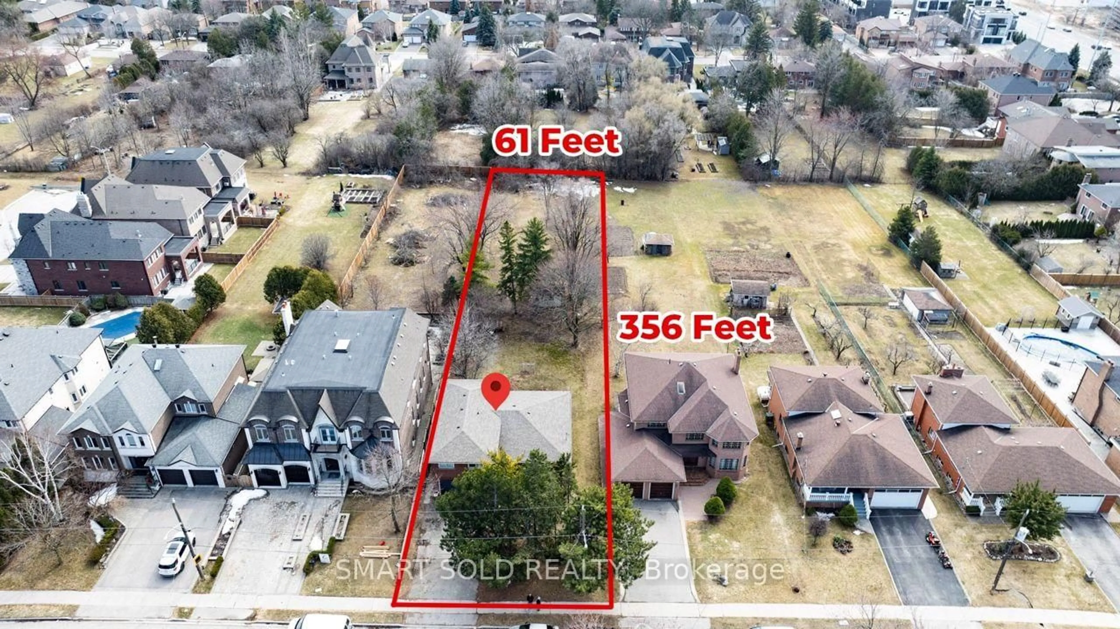 A pic from outside/outdoor area/front of a property/back of a property/a pic from drone, street for 75 Stockdale Cres, Richmond Hill Ontario L4C 3T1