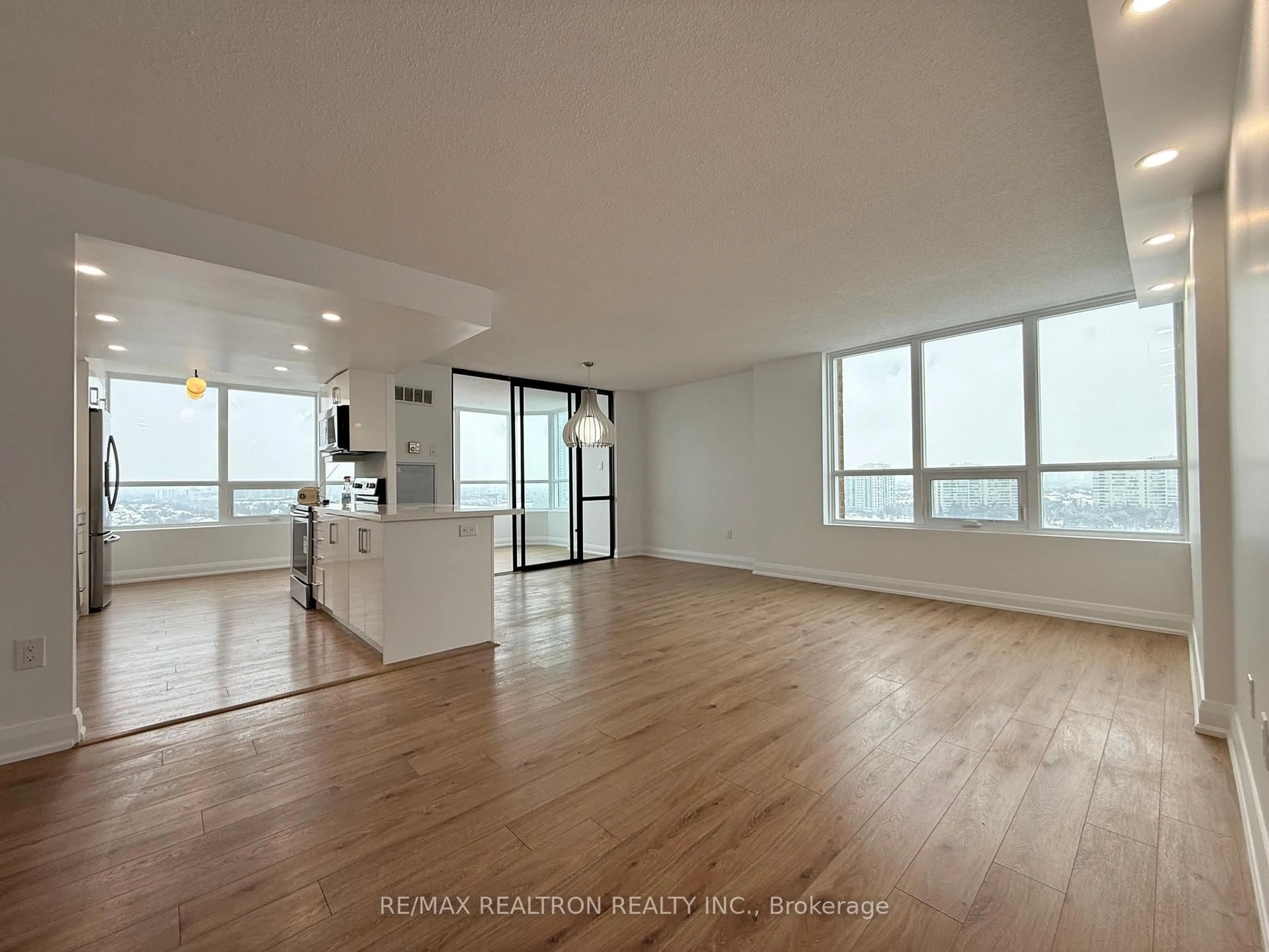 A pic of a room for 7601 Bathurst St #1106, Vaughan Ontario L4J 4H5