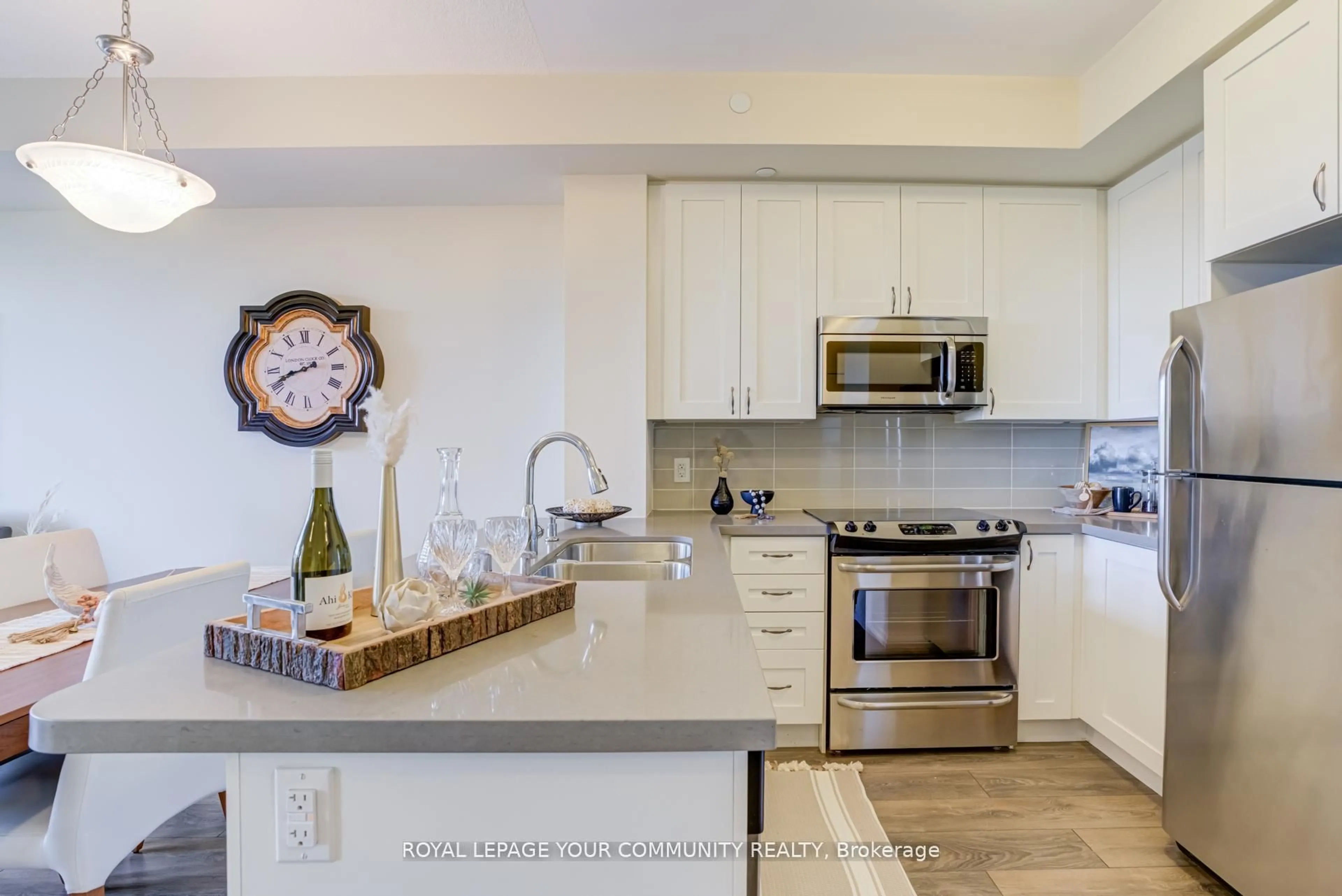 Open concept kitchen, ceramic/tile floor for 540 Bur Oak Ave #222, Markham Ontario L6C 0Y2