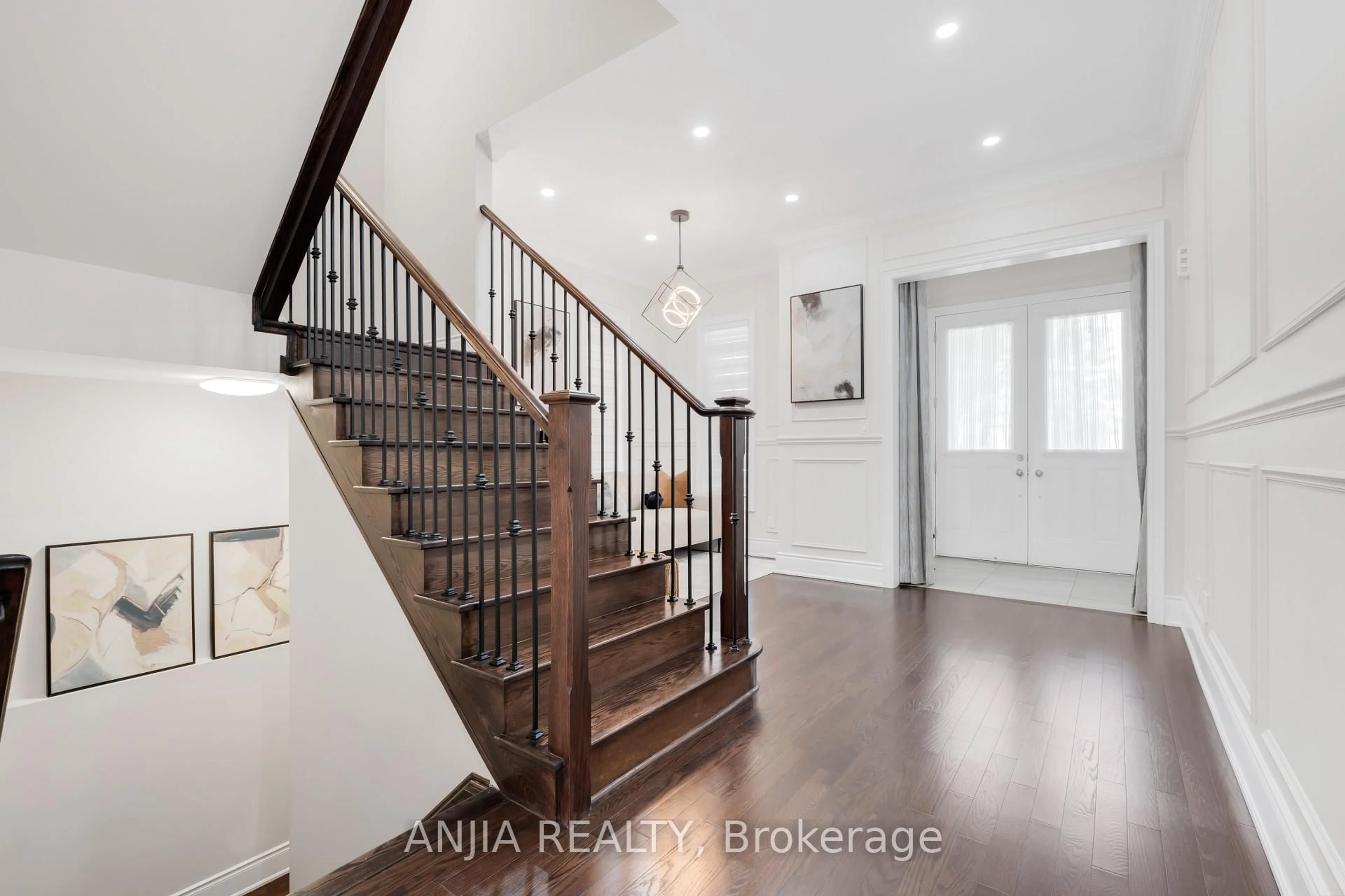 Indoor entryway for 9 Mario Ave, Markham Ontario L6C 0X8