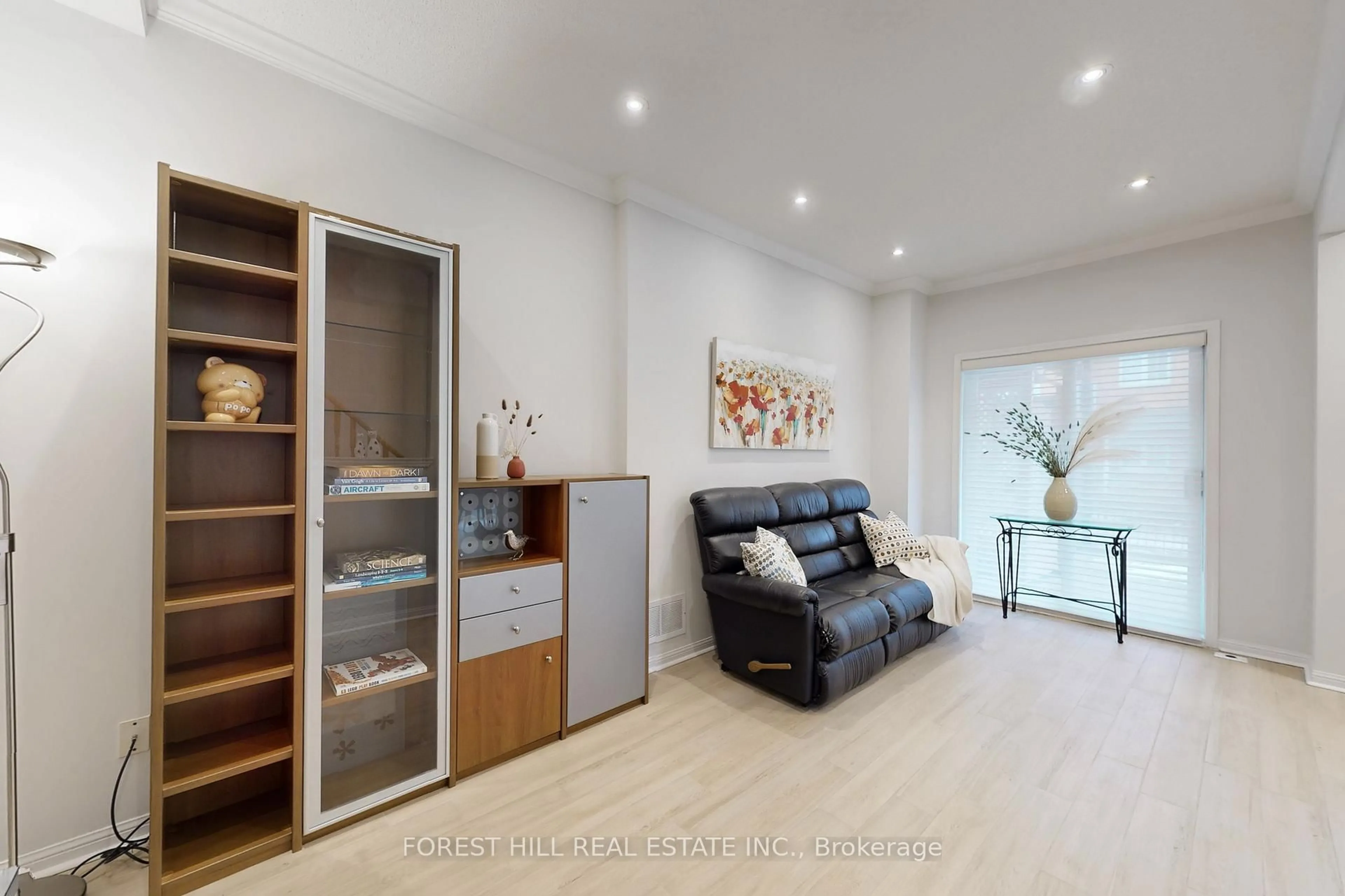 Living room with furniture, unknown for 23 St.Moritz Way #01, Markham Ontario L3R 4G4