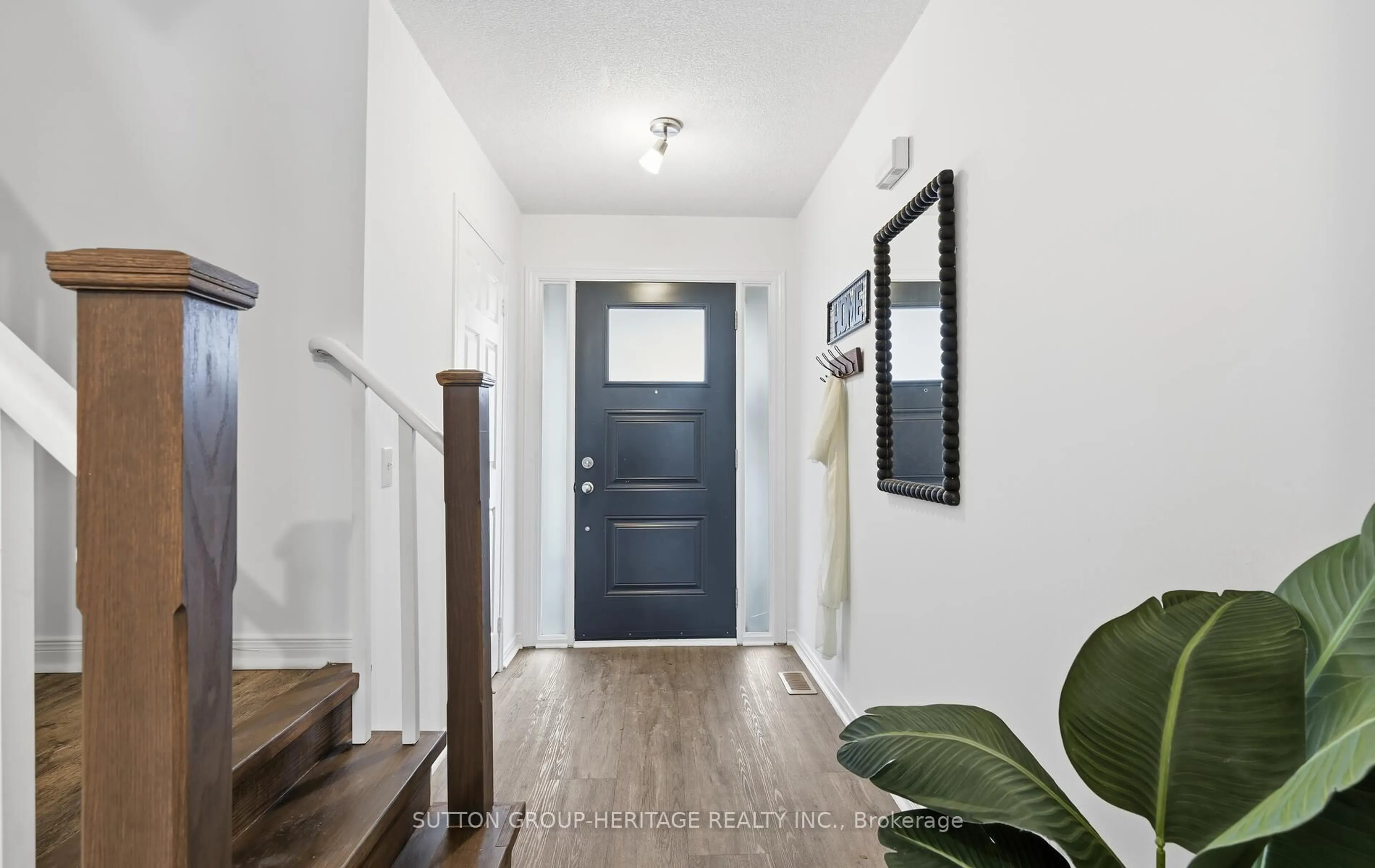 Indoor entryway for 26 Wheler Crt, Uxbridge Ontario L9P 1T8