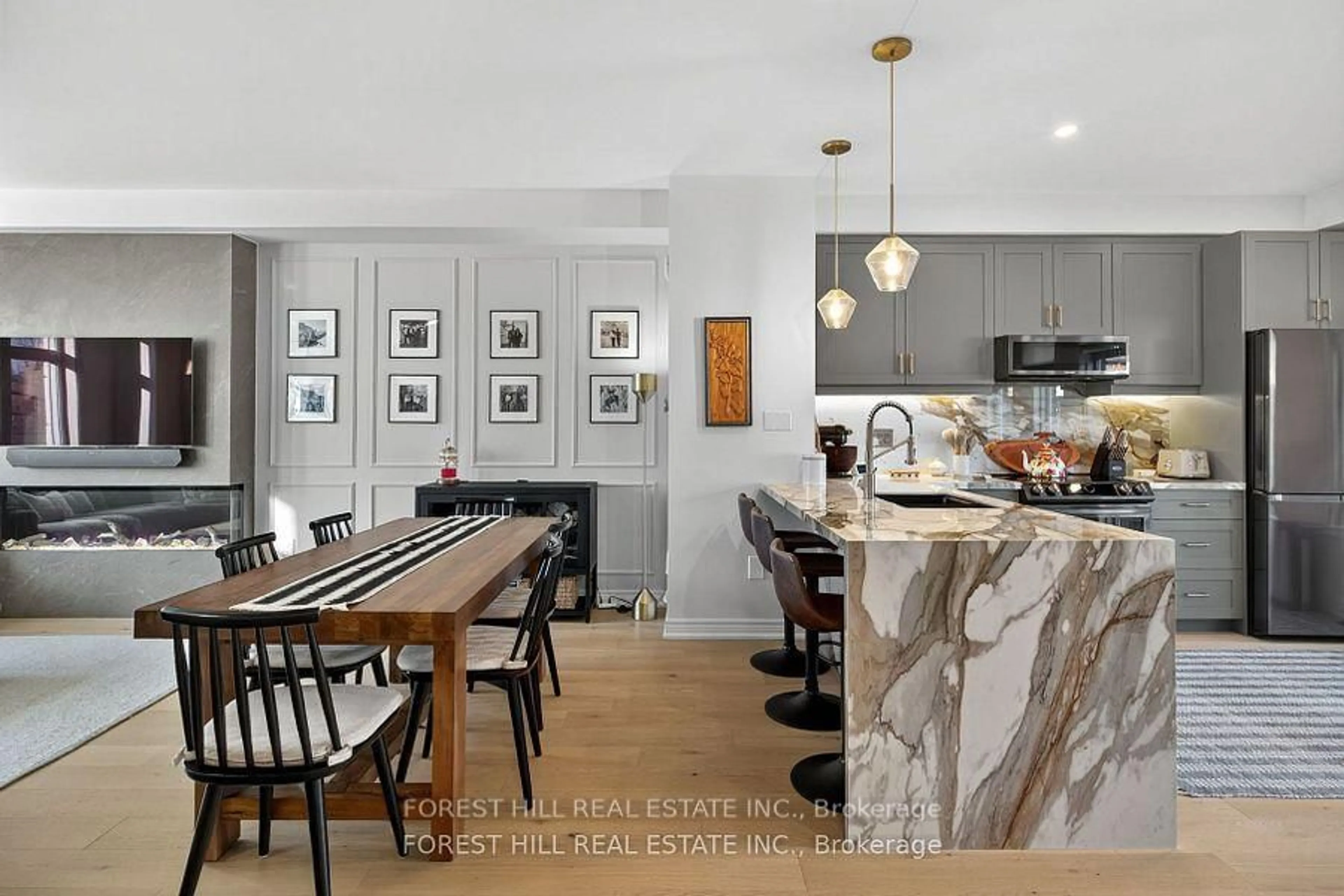 Open concept kitchen, ceramic/tile floor for 282 King Rd, Richmond Hill Ontario L4E 1H3