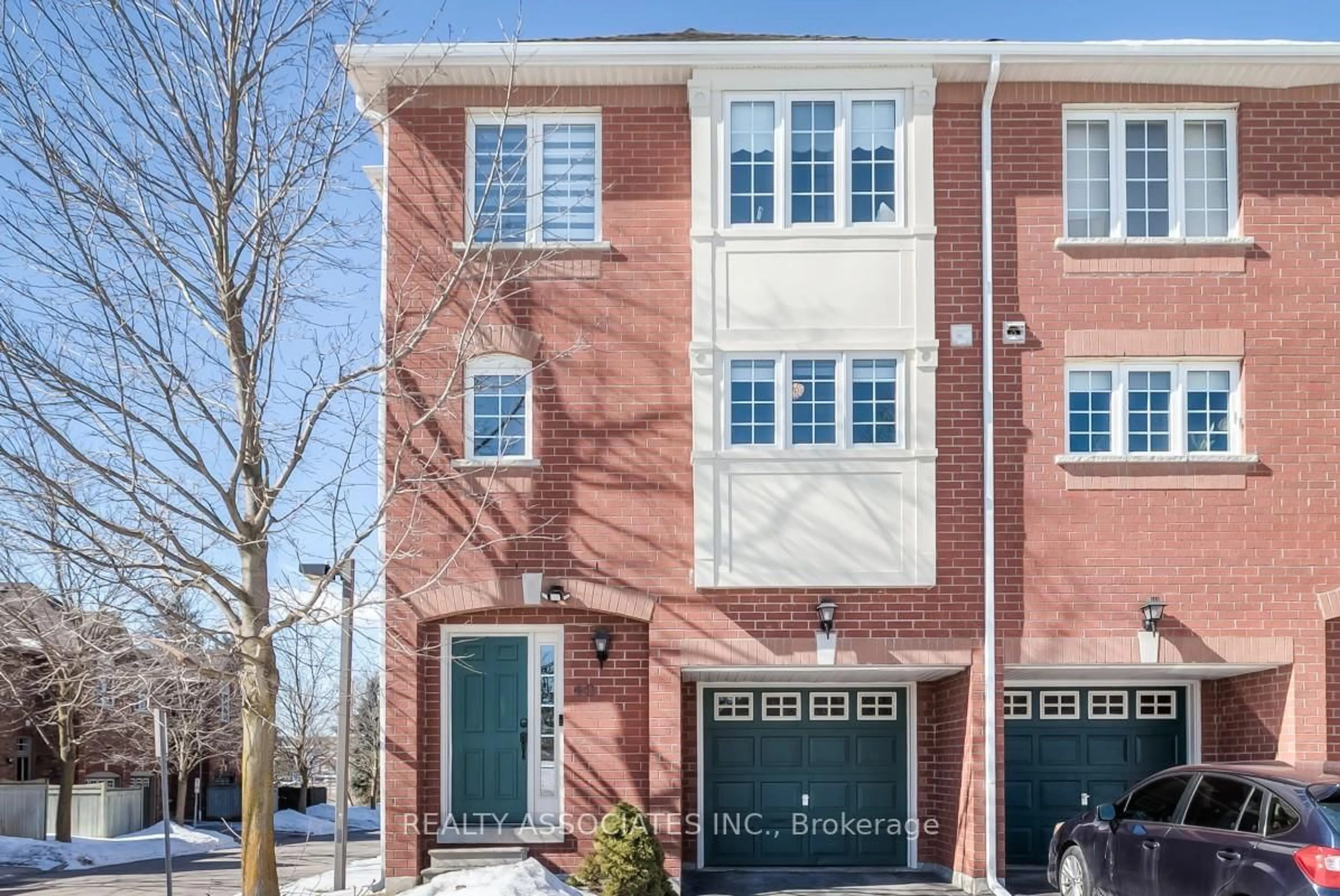 Home with brick exterior material, street for 40 Sandlewood Crt #28, Aurora Ontario L4G 7M9