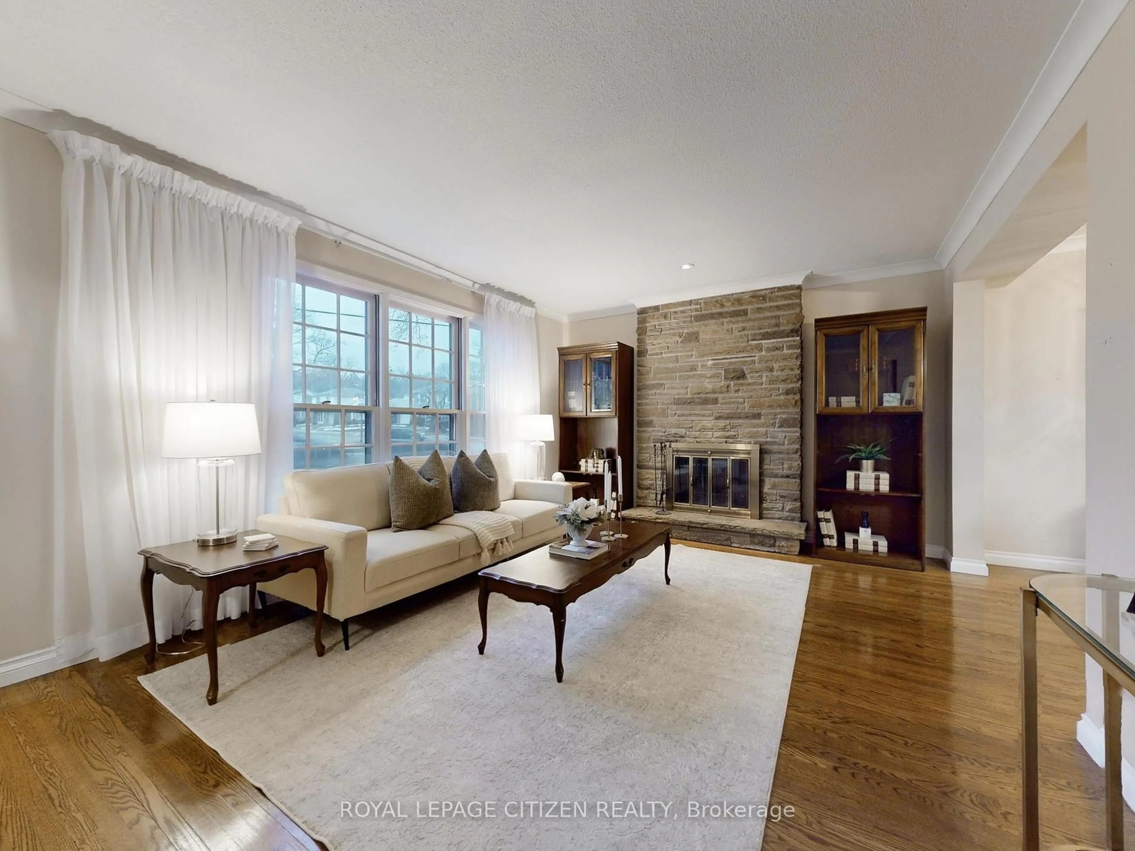 Living room with furniture, unknown for 148 Grandview Ave, Markham Ontario L3T 1H8