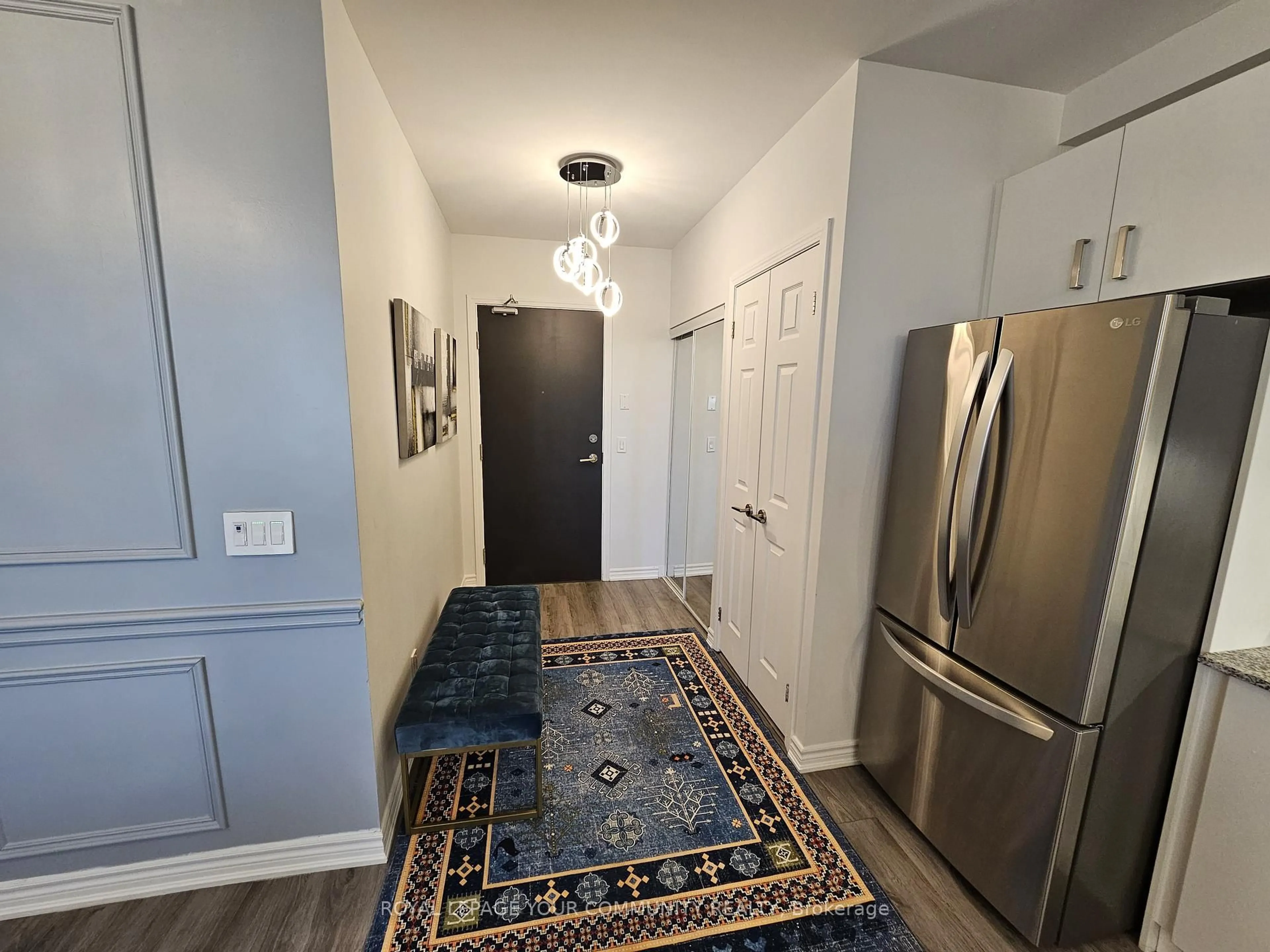 Indoor entryway for 11611 Yonge St #726, Richmond Hill Ontario L4E 1G2