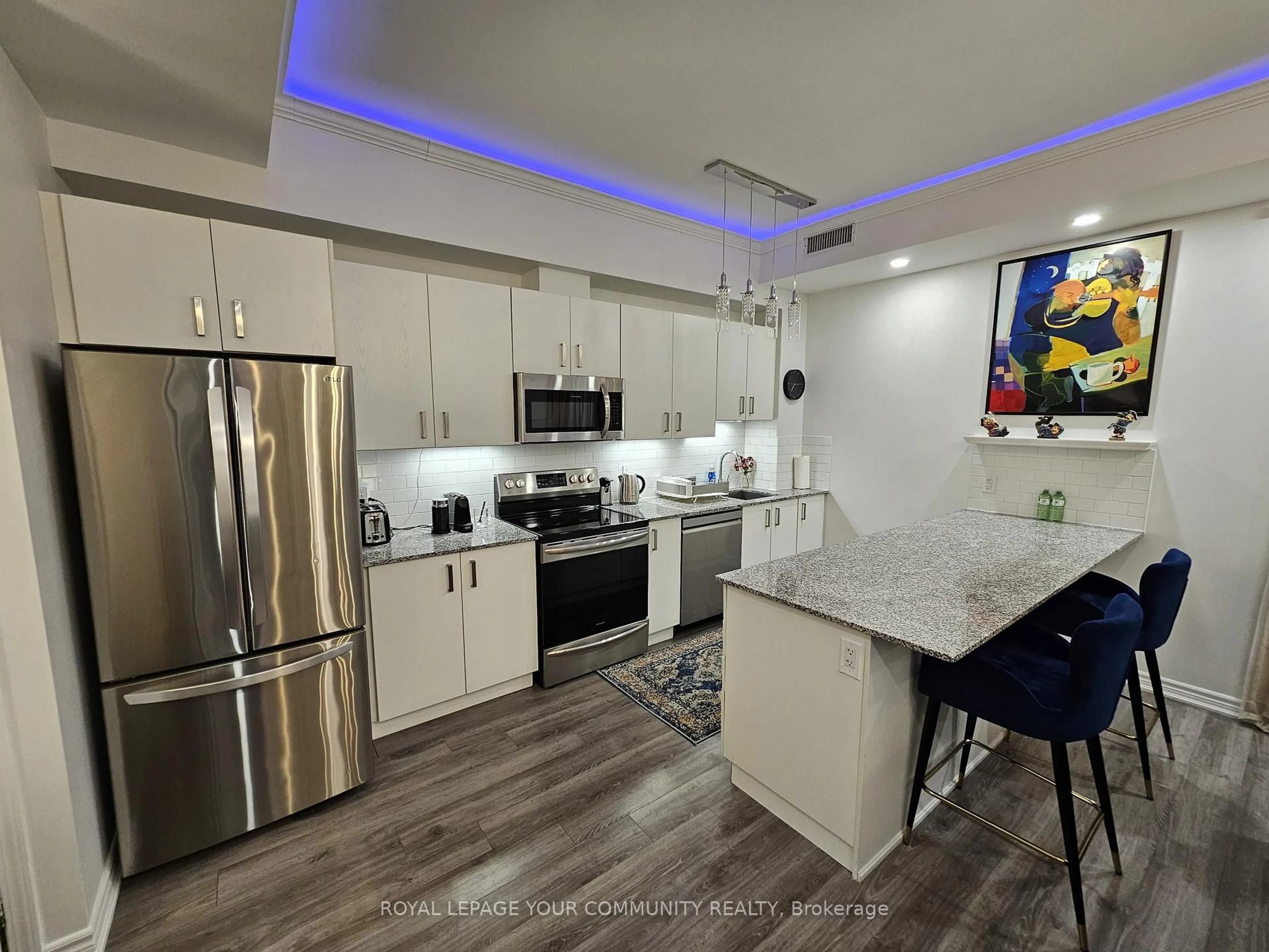 Open concept kitchen, ceramic/tile floor for 11611 Yonge St #726, Richmond Hill Ontario L4E 1G2