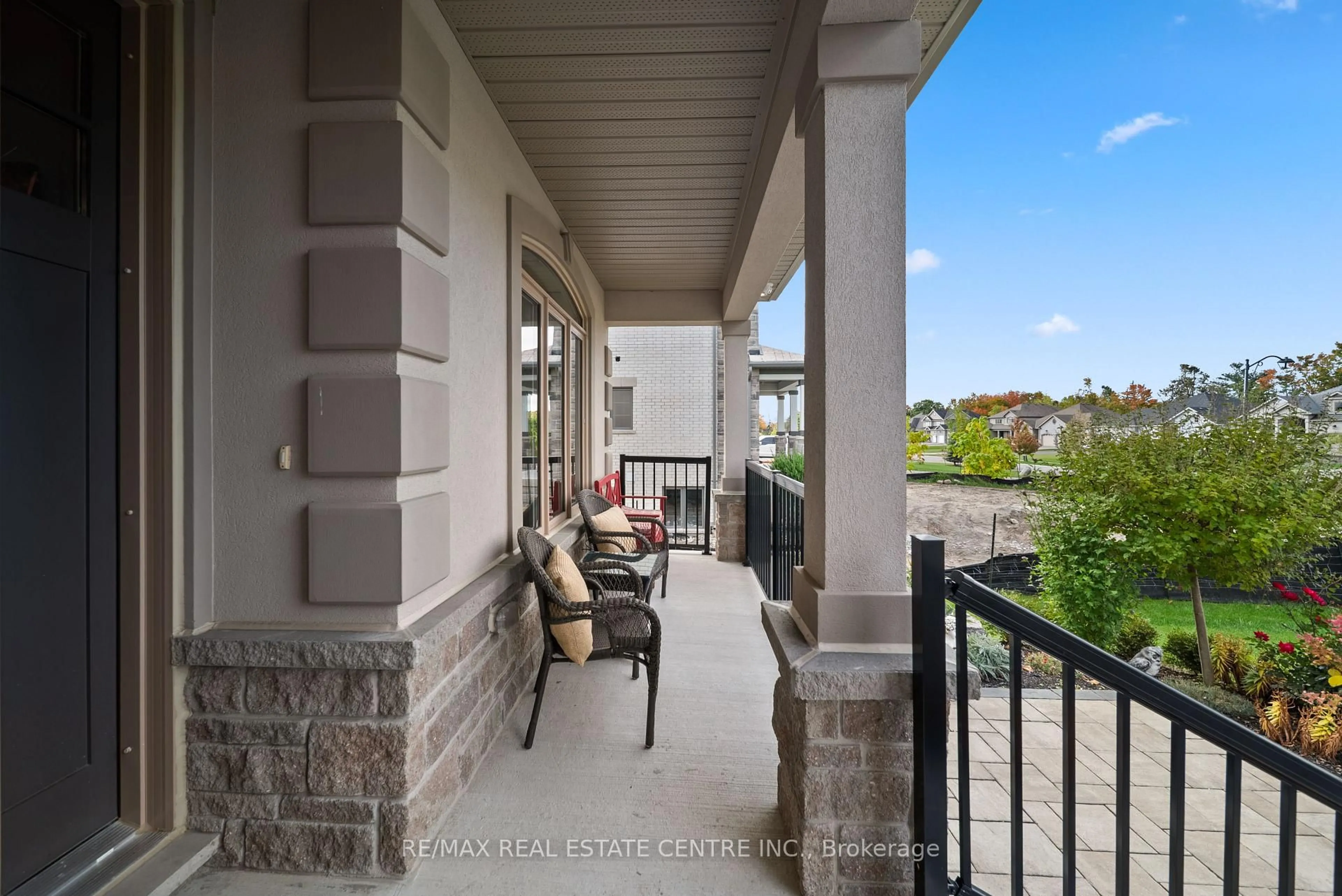 Patio, street for 303 Sunnybrae Ave, Innisfil Ontario L9S 1E5