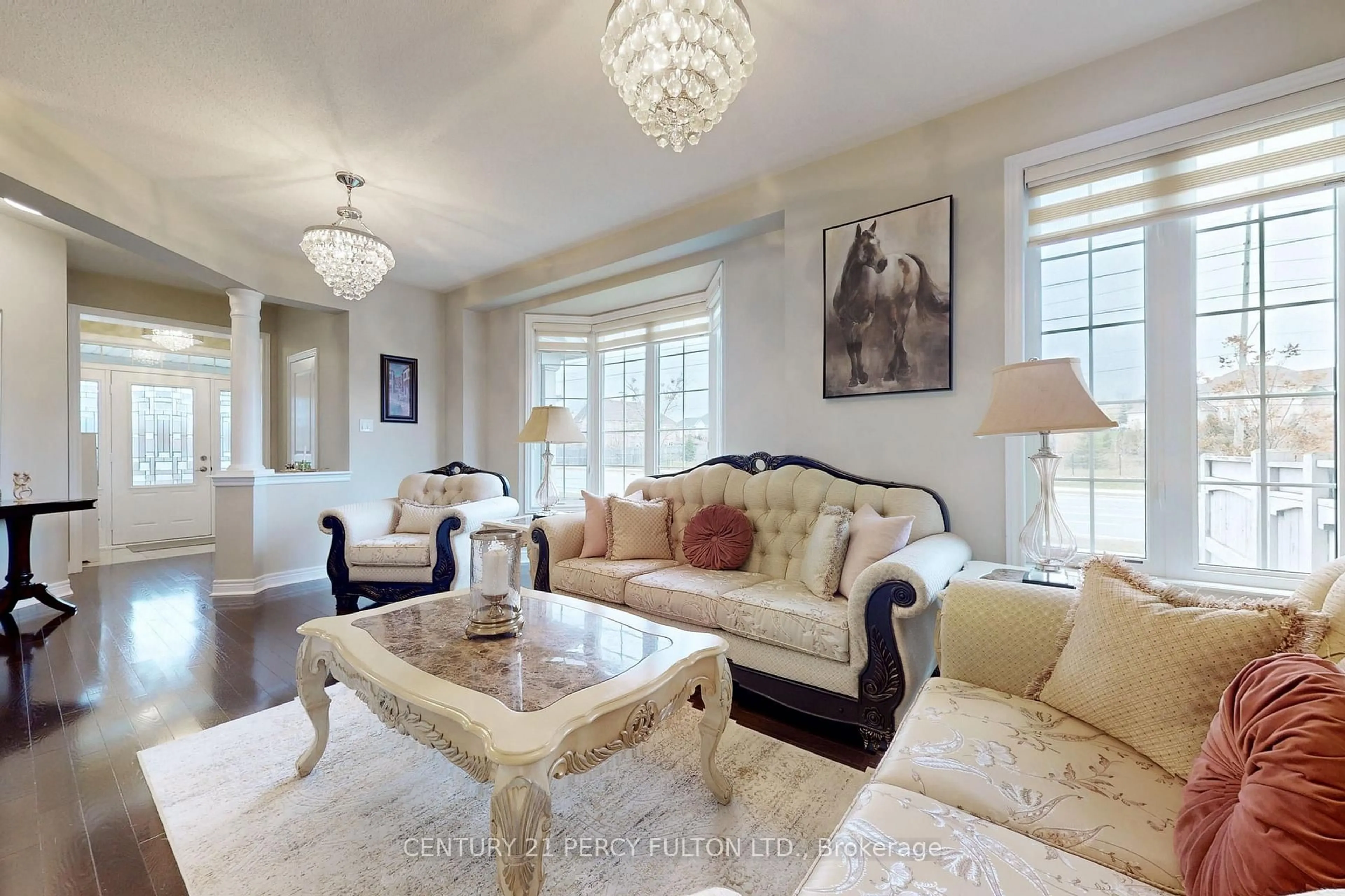 Living room with furniture, unknown for 39 Jocada Crt, Richmond Hill Ontario L4E 0Z5