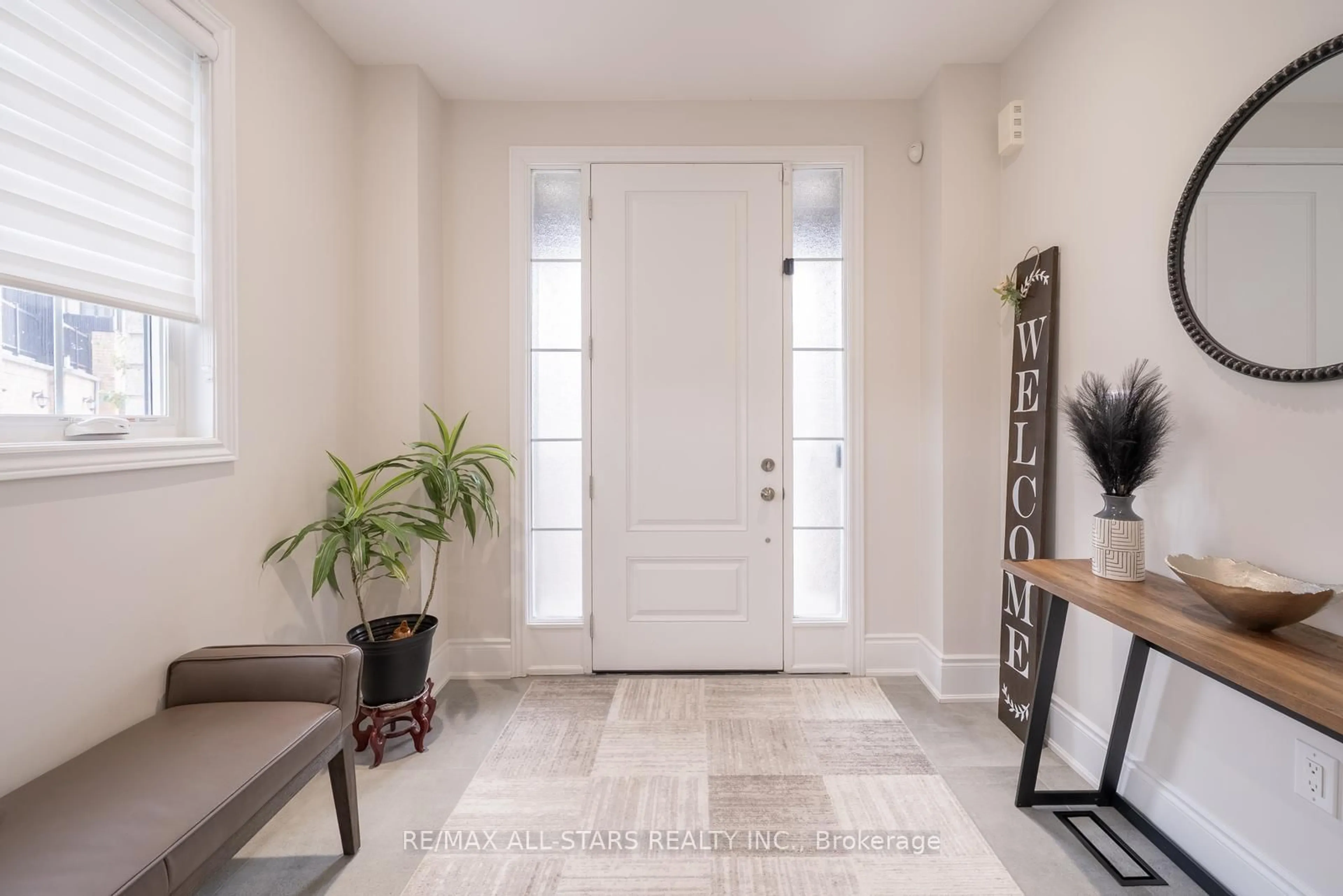 Indoor entryway for 58 Boundary Blvd, Whitchurch-Stouffville Ontario L4A 4W2