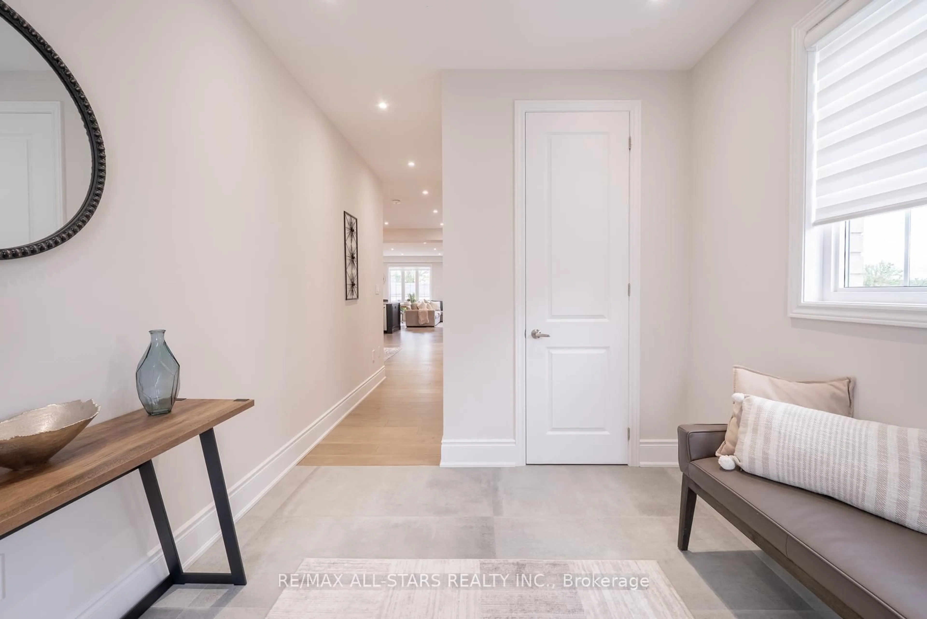 Indoor entryway for 58 Boundary Blvd, Whitchurch-Stouffville Ontario L4A 4W2