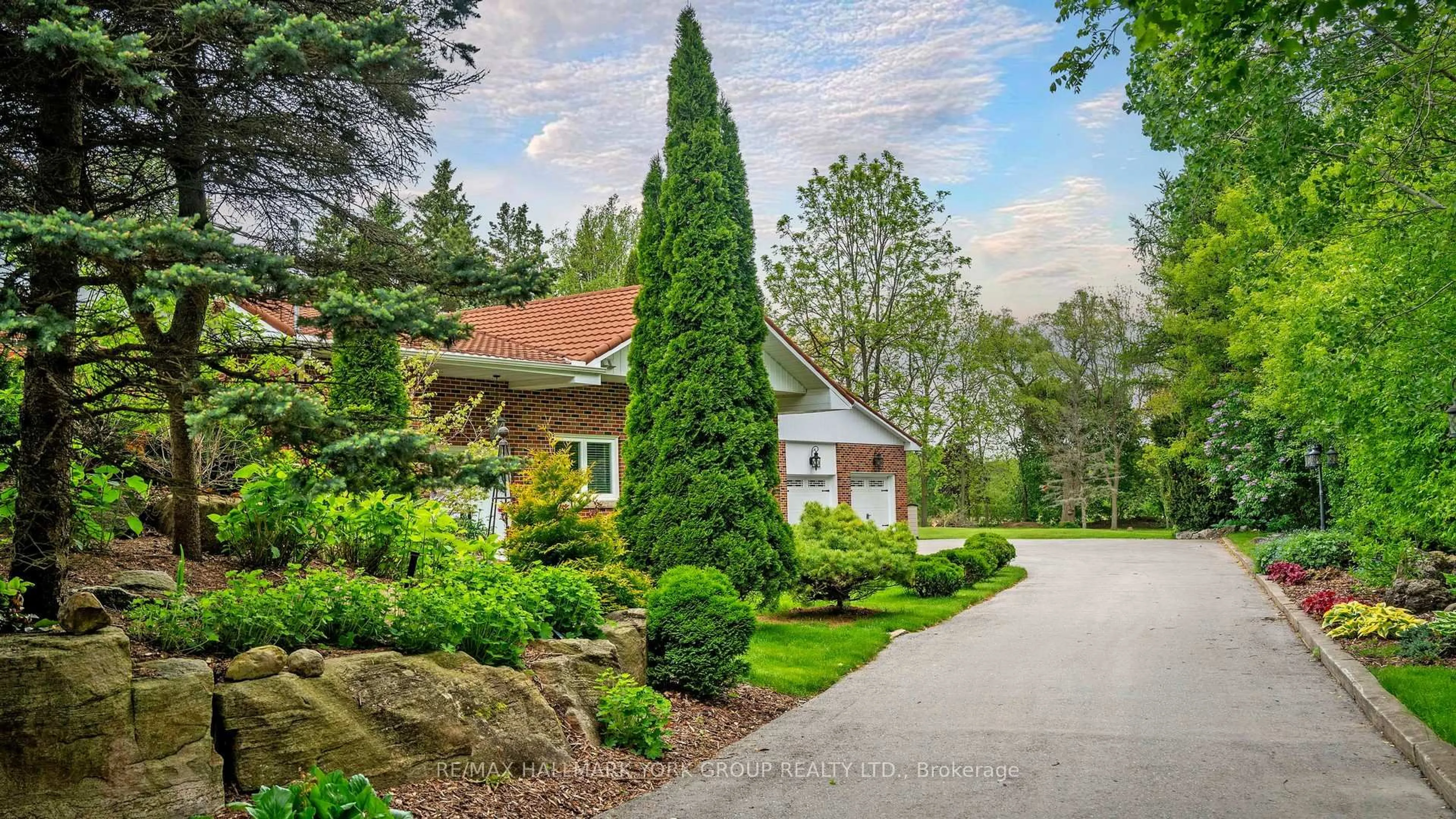 A pic from outside/outdoor area/front of a property/back of a property/a pic from drone, street for 5024 Lloydtown-Aurora Rd, King Ontario L7B 0E2