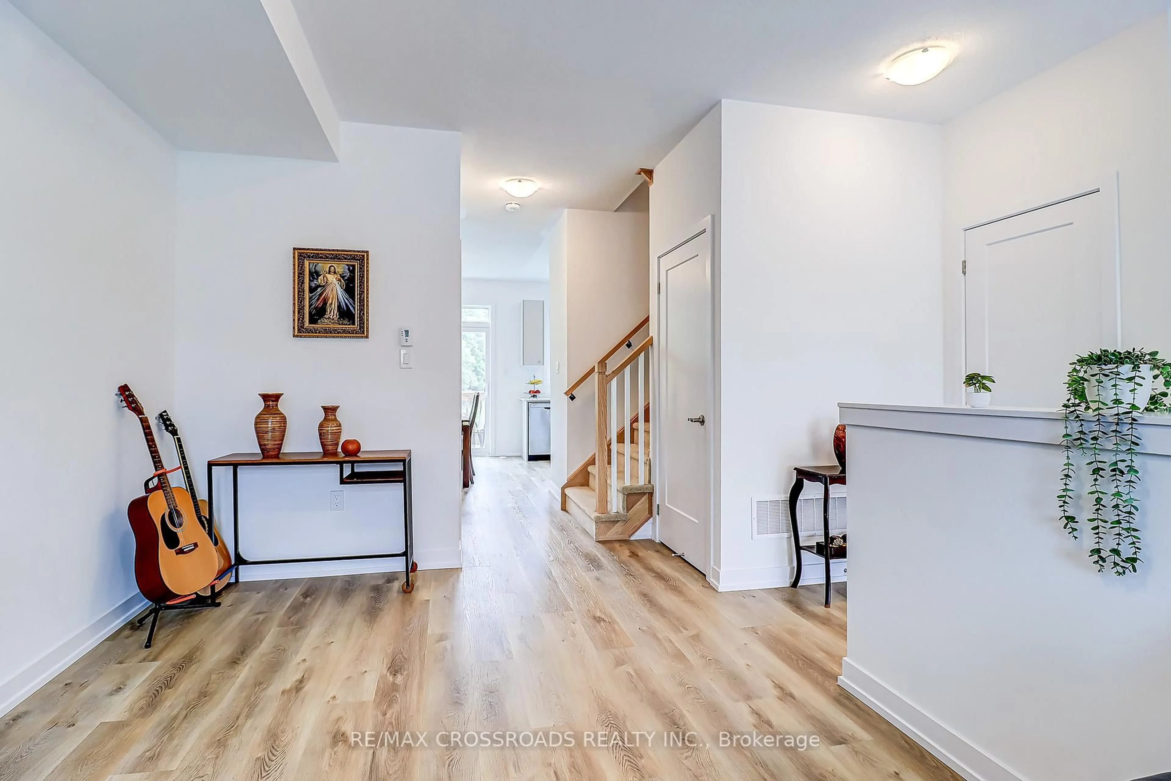 Indoor entryway for 64 Lyall Stokes Circ, East Gwillimbury Ontario L0G 1M0