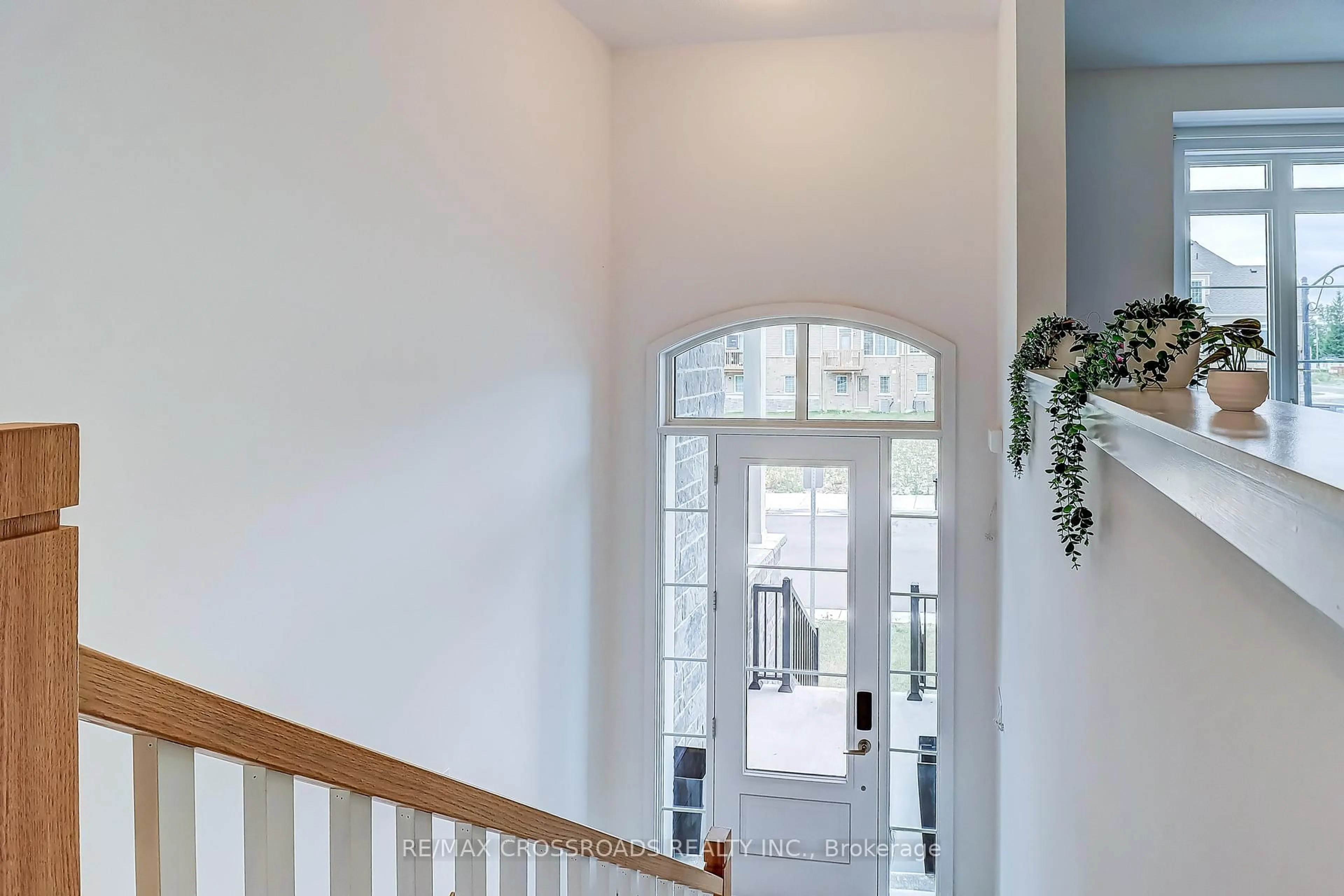 Indoor entryway for 64 Lyall Stokes Circ, East Gwillimbury Ontario L0G 1M0