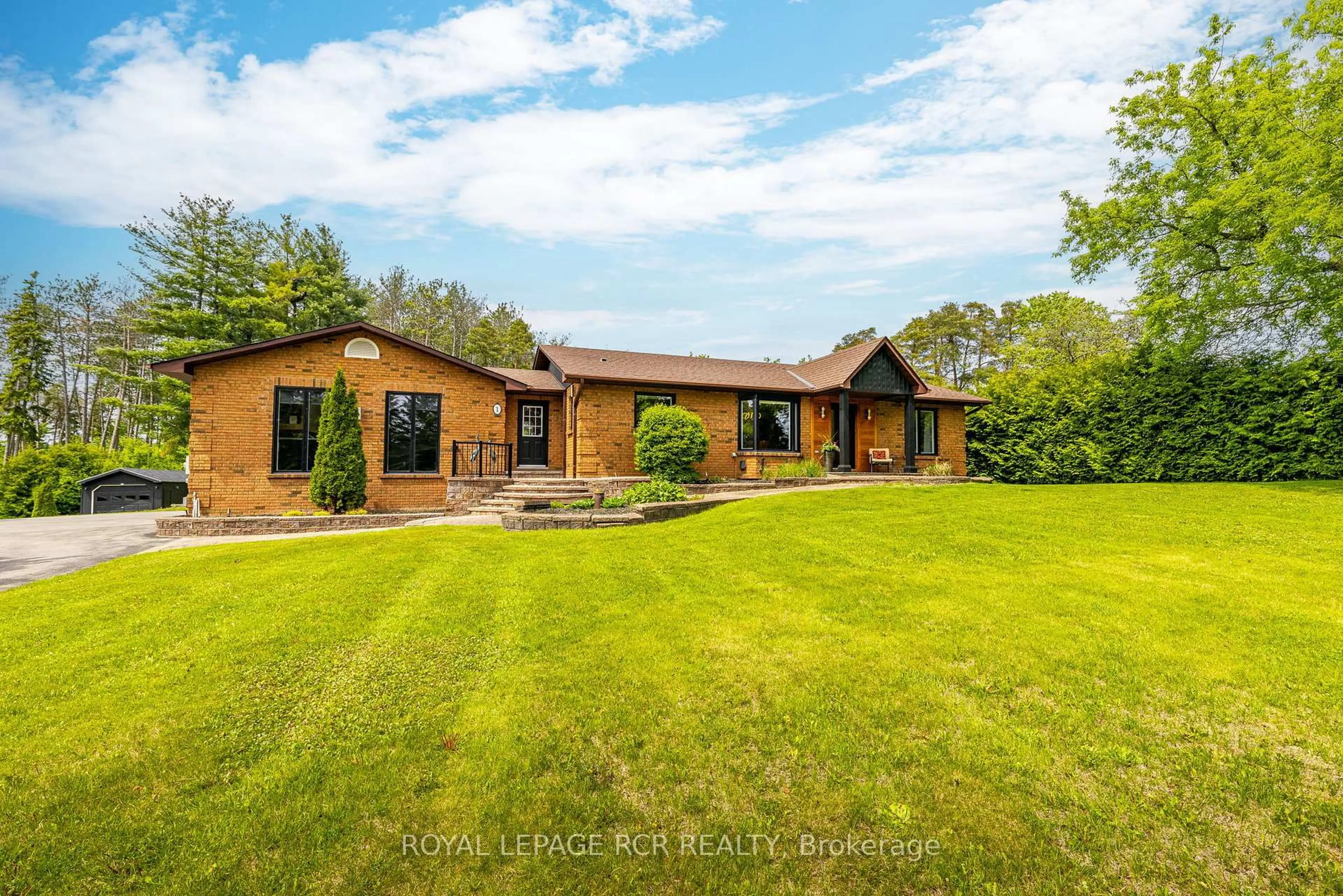 A pic from outside/outdoor area/front of a property/back of a property/a pic from drone, unknown for 1 Lormik Dr, Uxbridge Ontario L9P 1R9