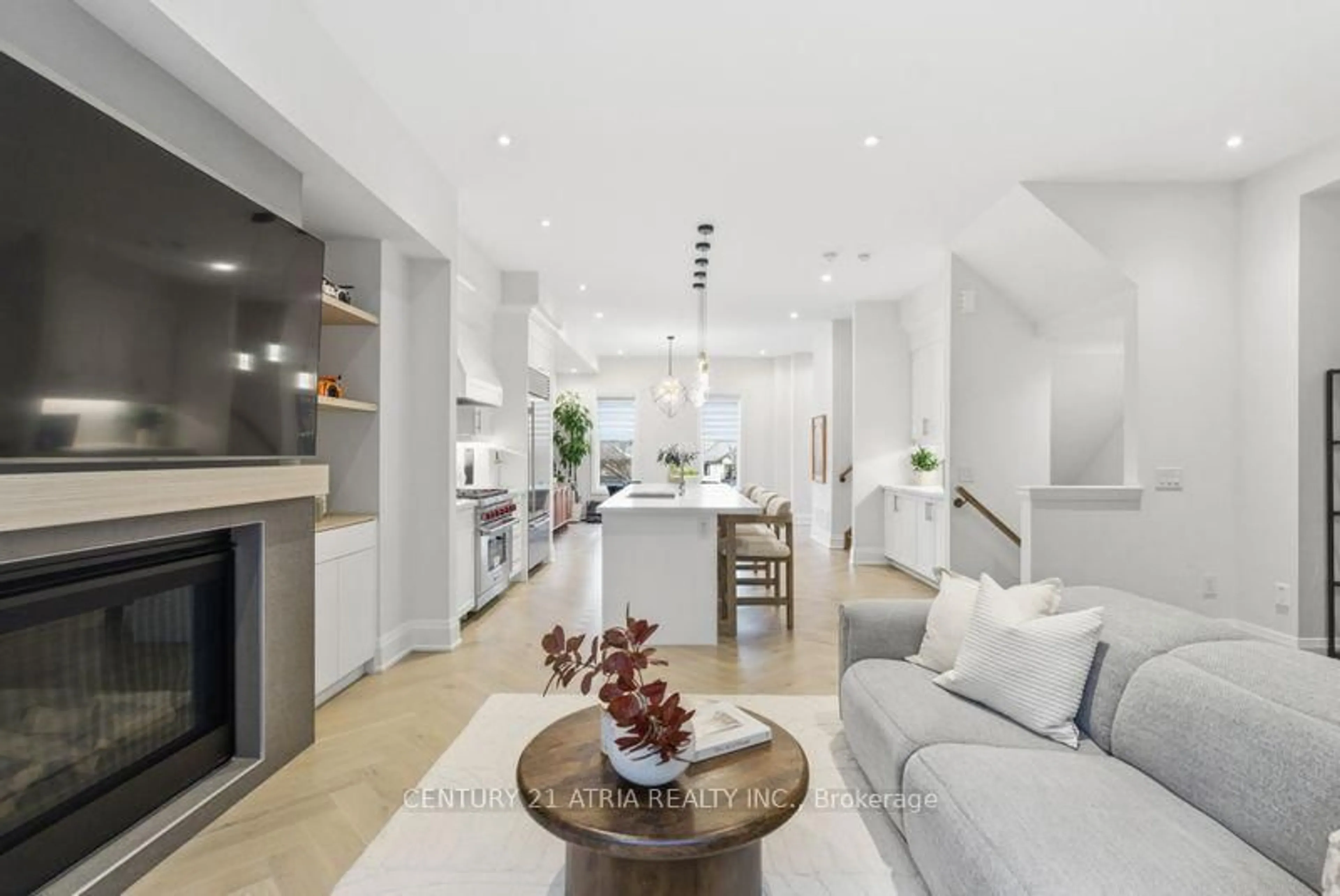 Open concept kitchen, unknown for 9404 Bayview Ave, Richmond Hill Ontario L4C 4Z2