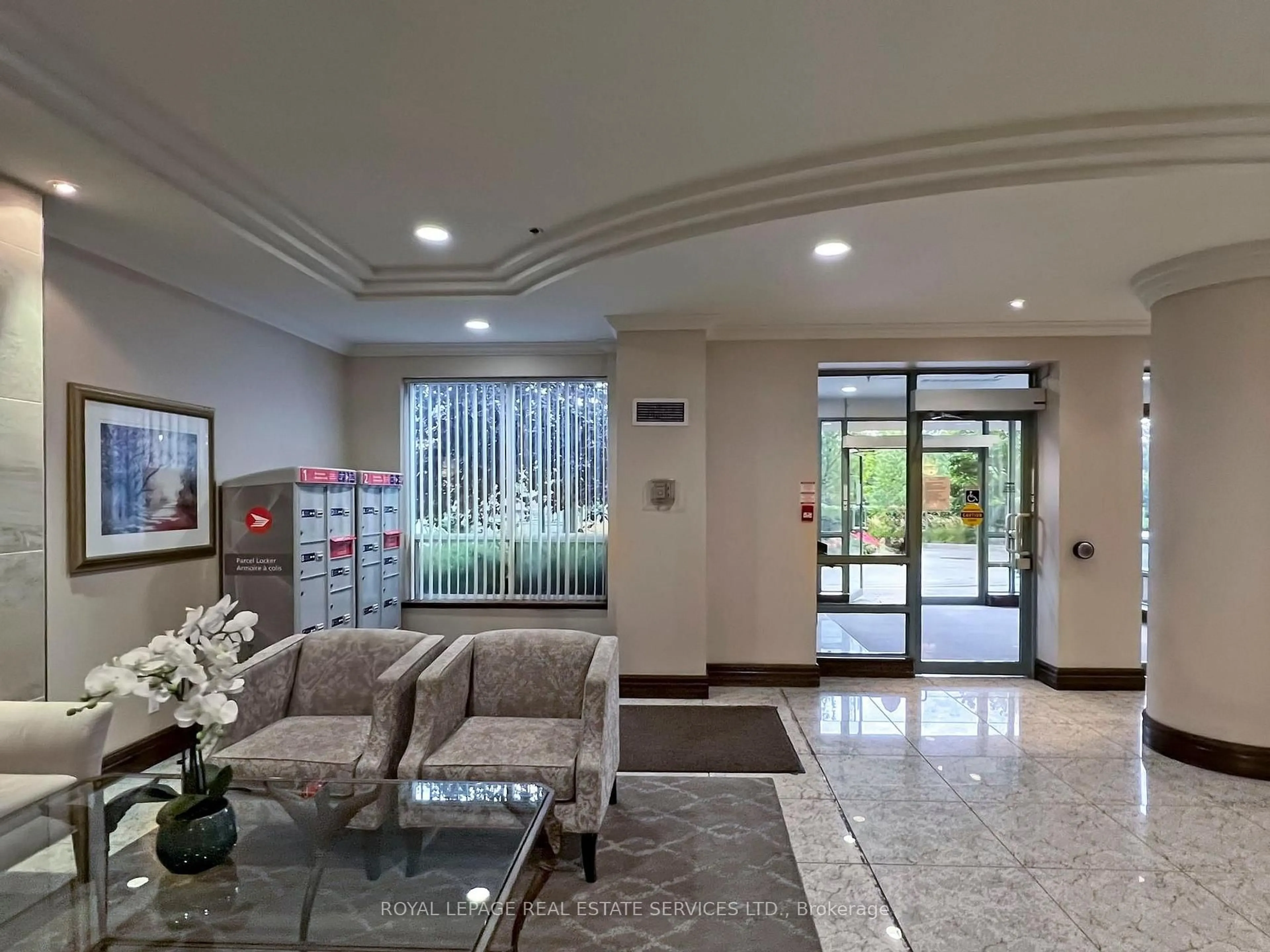 Lobby for 51 Baffin Crt #308, Richmond Hill Ontario L4B 4P6