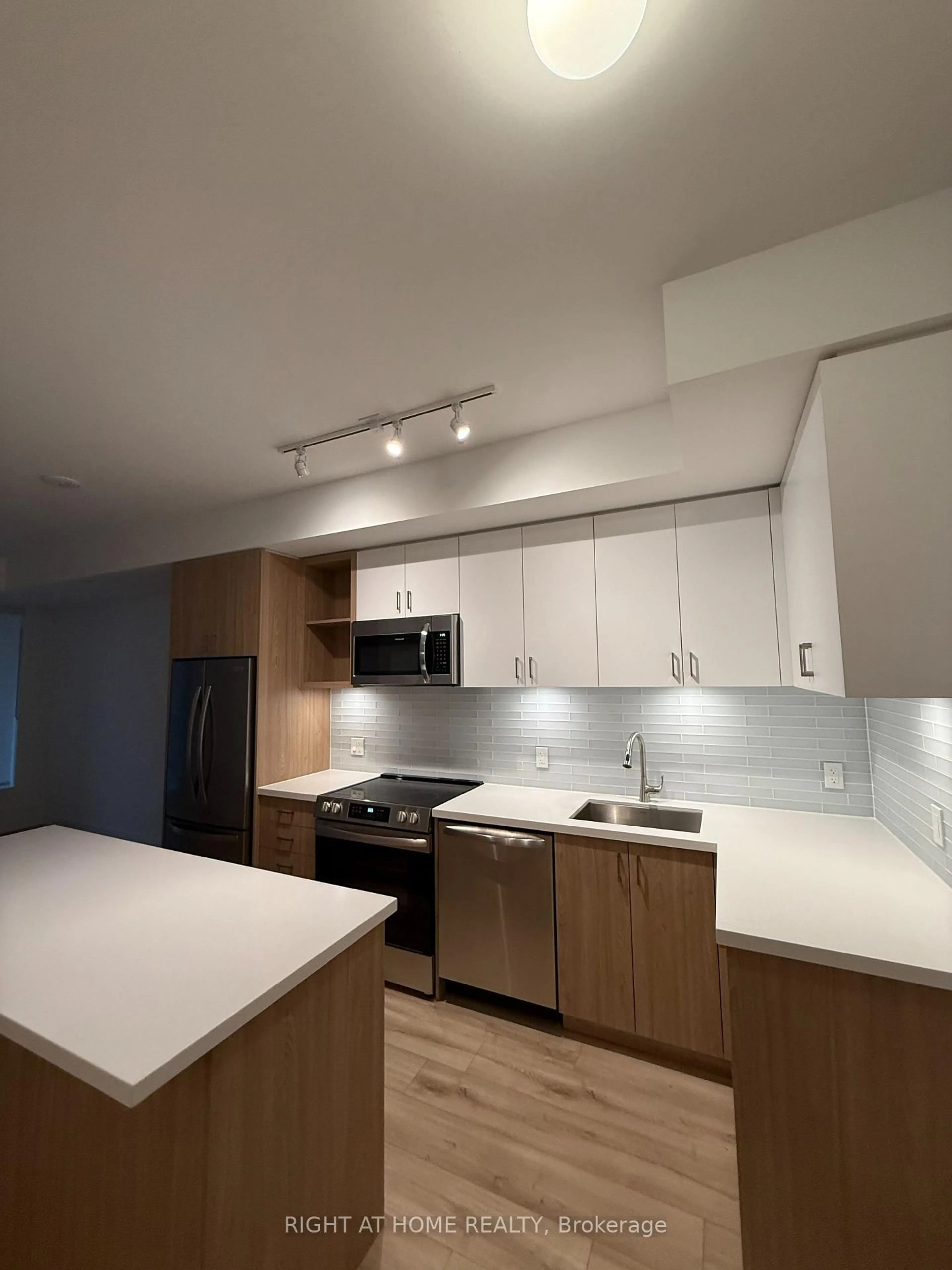Standard kitchen, unknown for 333 Sunseeker Ave #242, Innisfil Ontario L9R 0R6