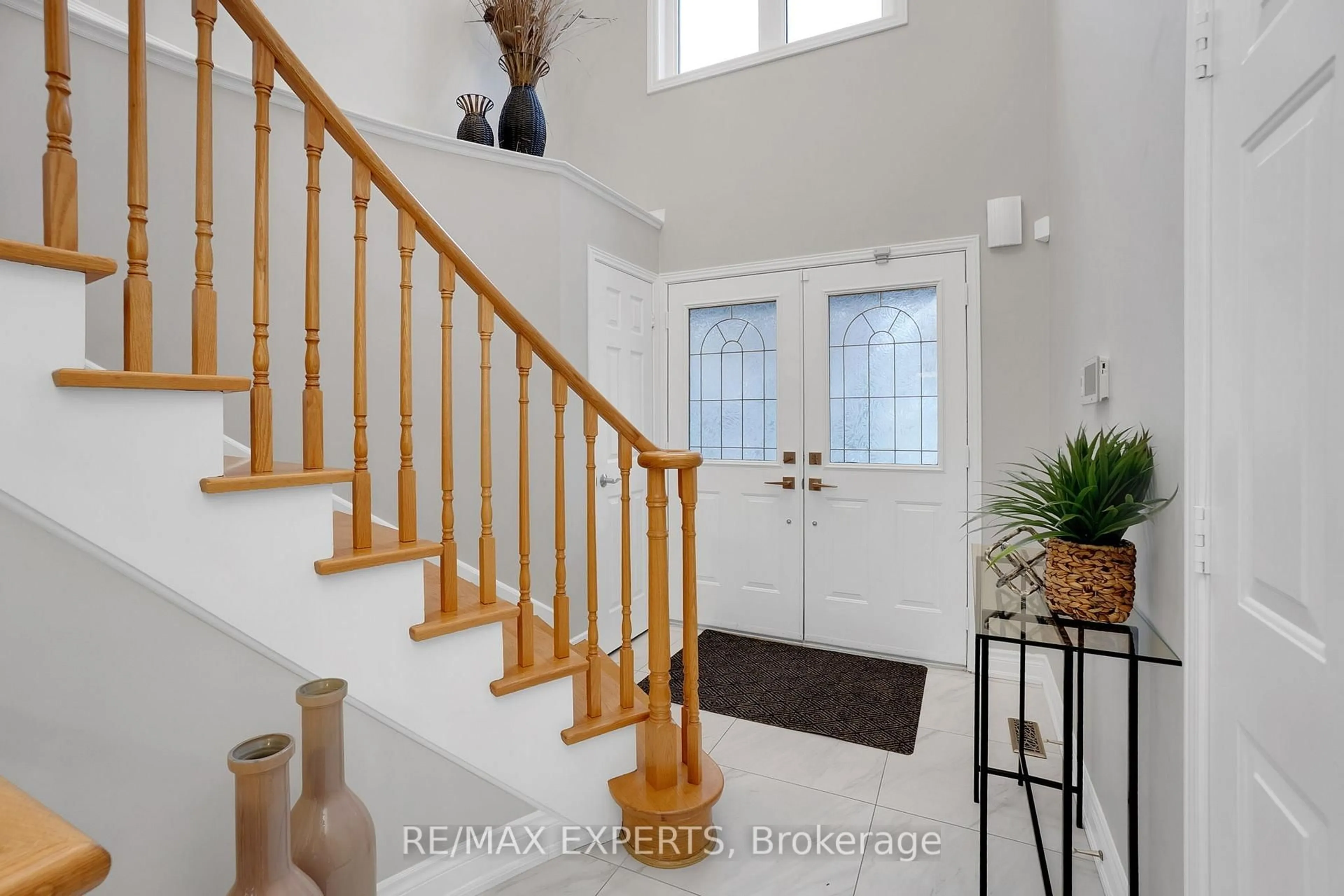 Indoor entryway for 118 Kayla Cres, Vaughan Ontario L6A 3P4
