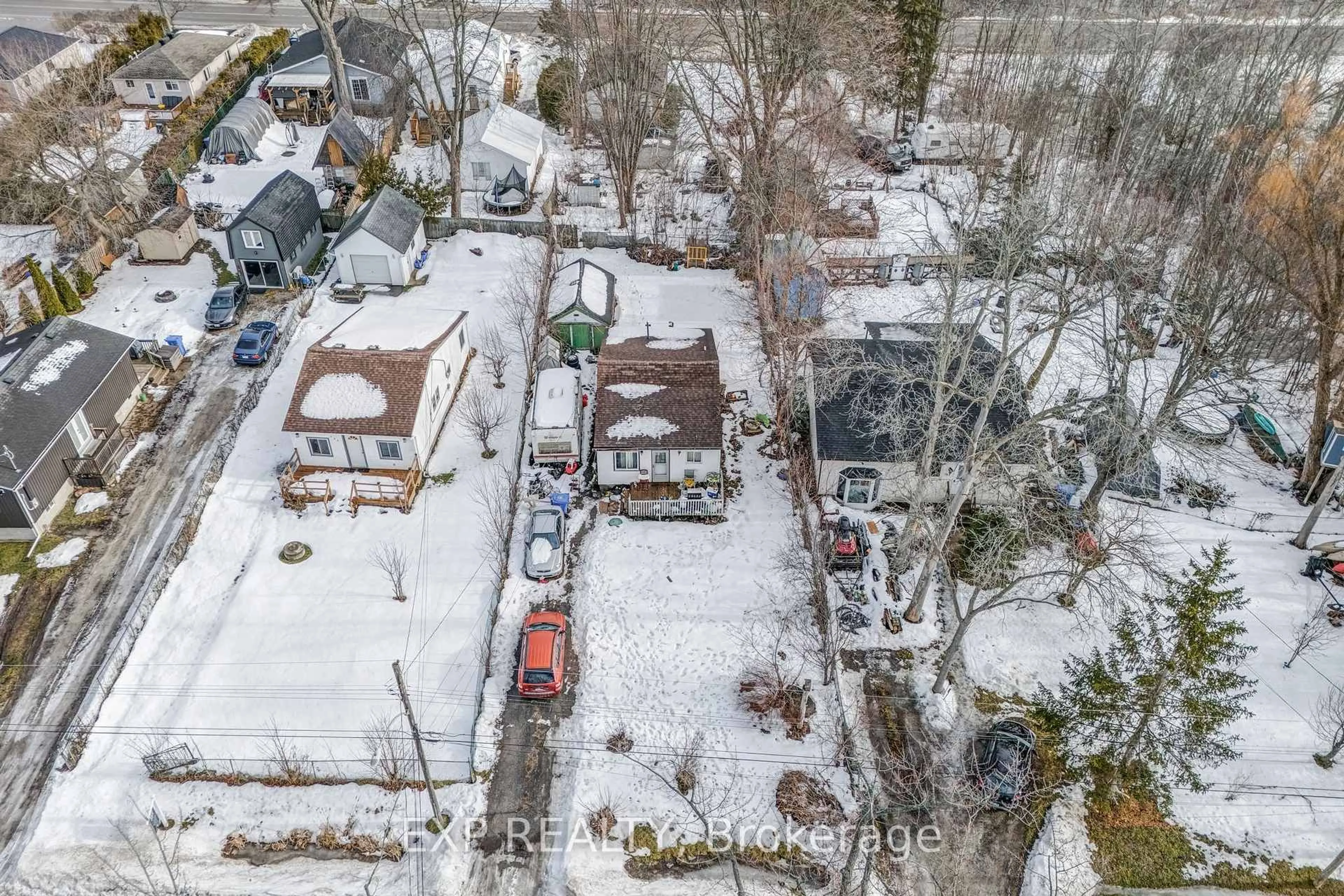 A pic from outside/outdoor area/front of a property/back of a property/a pic from drone, street for 765 Sedore Ave, Georgina Ontario L0E 1S0
