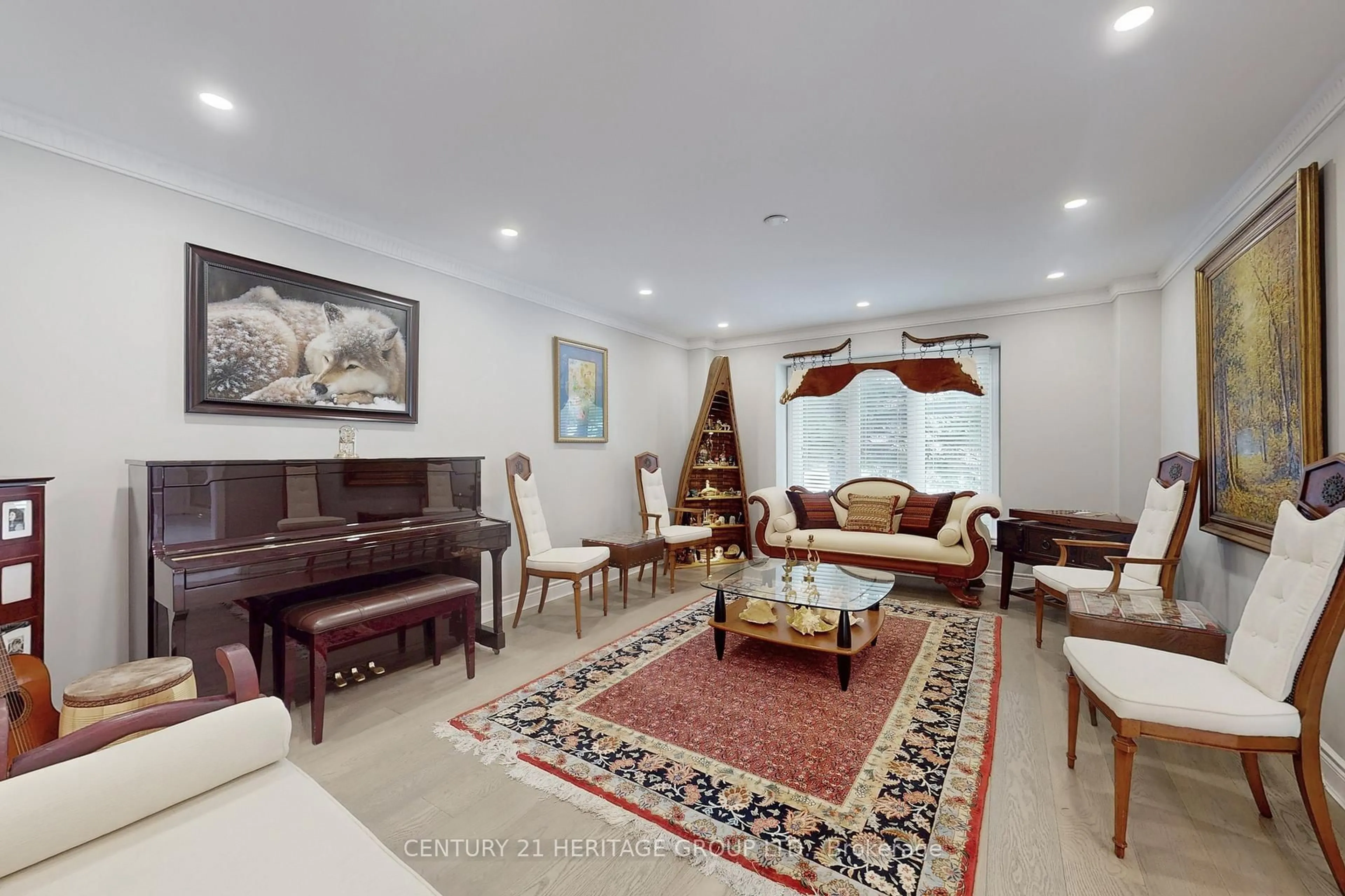 Living room with furniture, unknown for 335 Fern Ave, Richmond Hill Ontario L4C 8P6