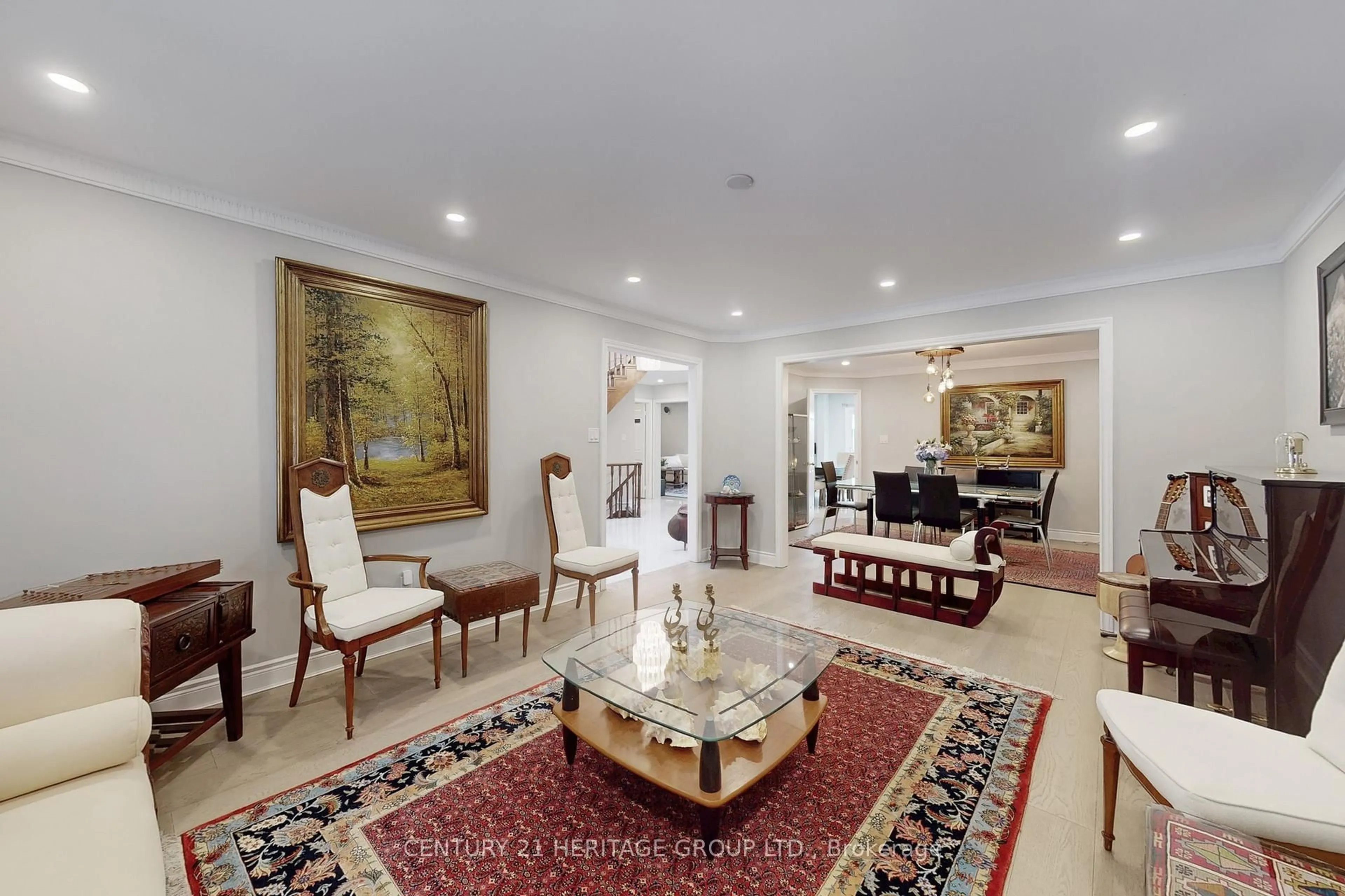 Indoor foyer for 335 Fern Ave, Richmond Hill Ontario L4C 8P6