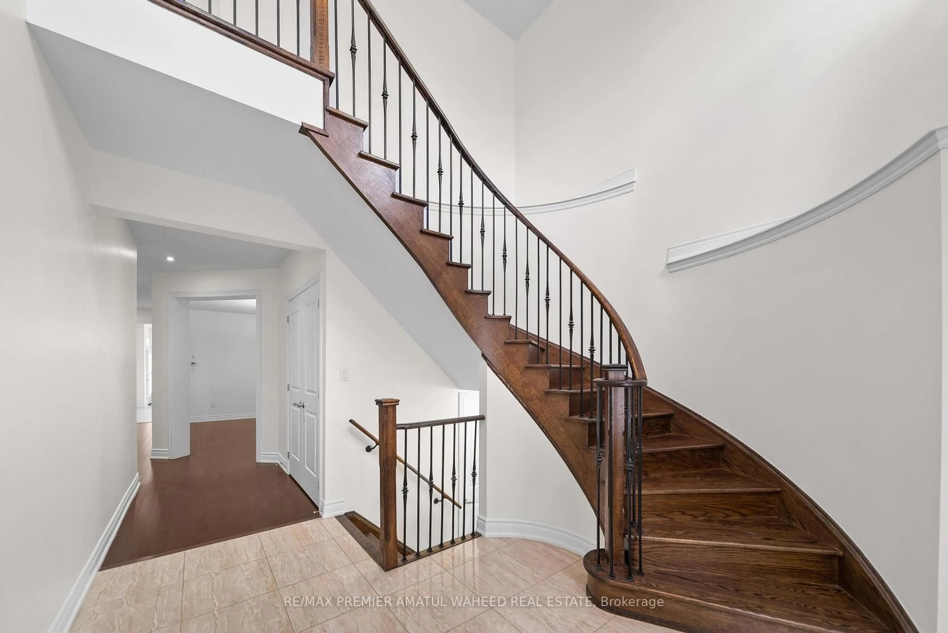 Stairs for 144 Ironside Dr, Vaughan Ontario L4H 4C4
