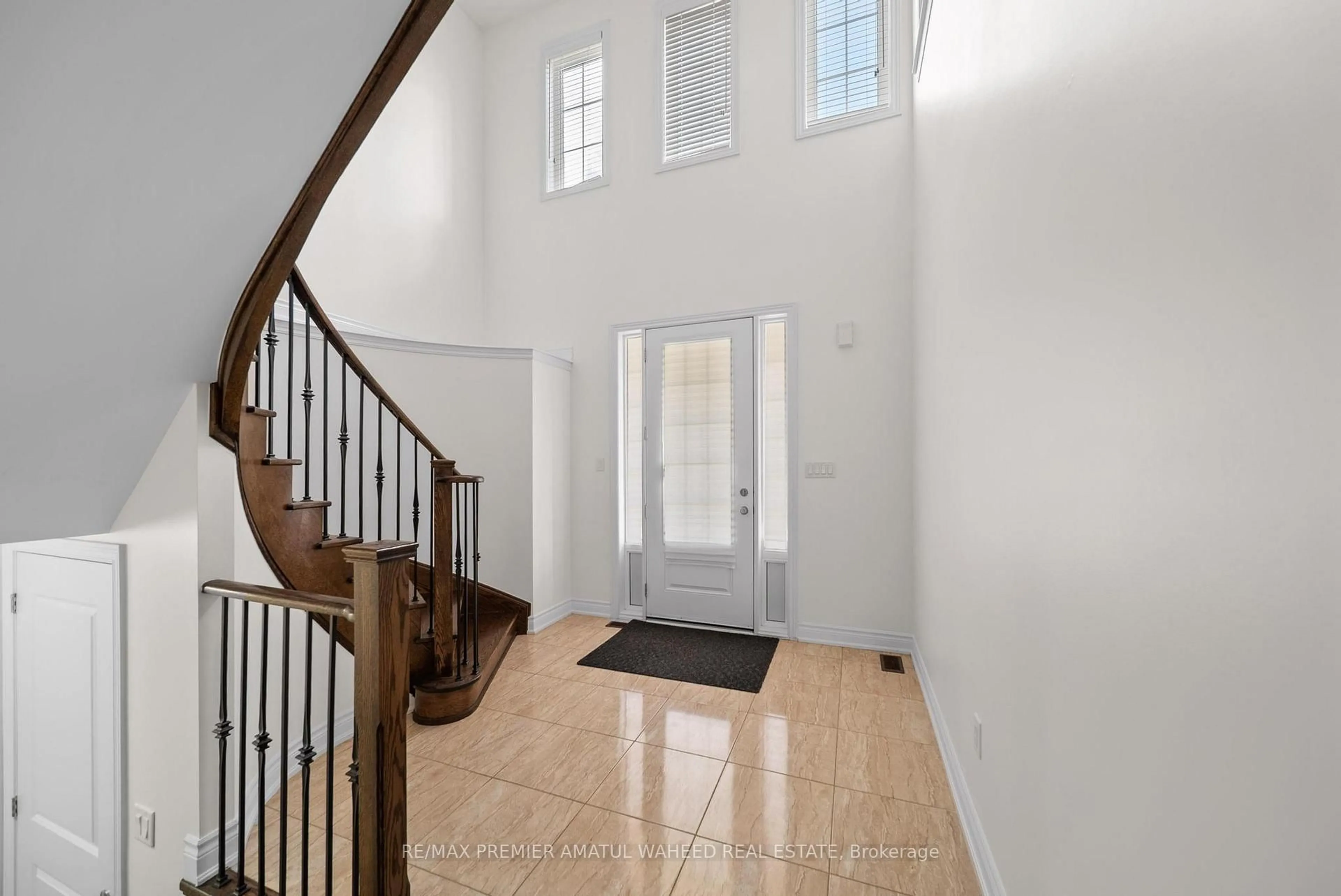 Indoor foyer for 144 Ironside Dr, Vaughan Ontario L4H 4C4