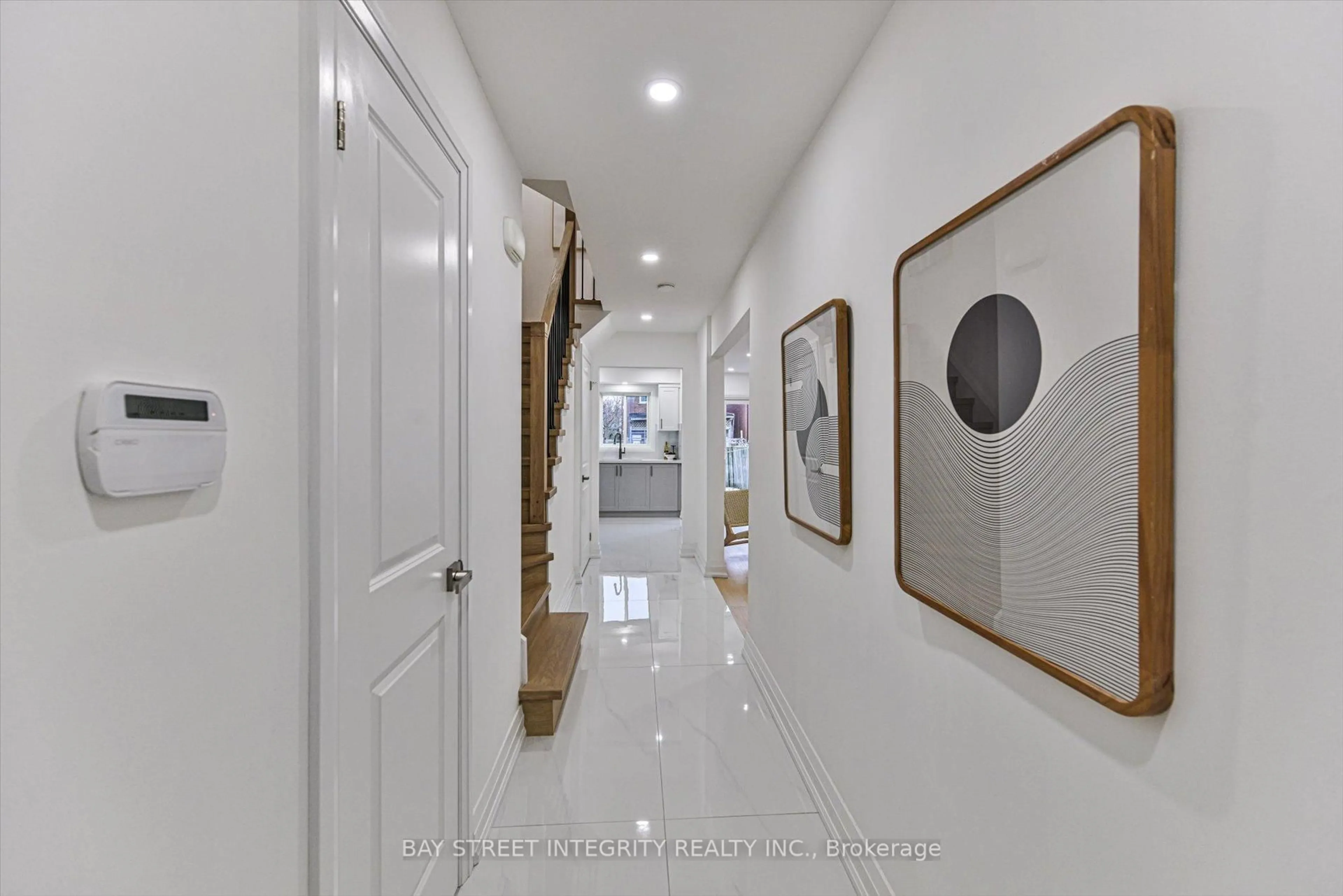 Indoor foyer for 116 Kenley Cres, Markham Ontario L3R 6X5