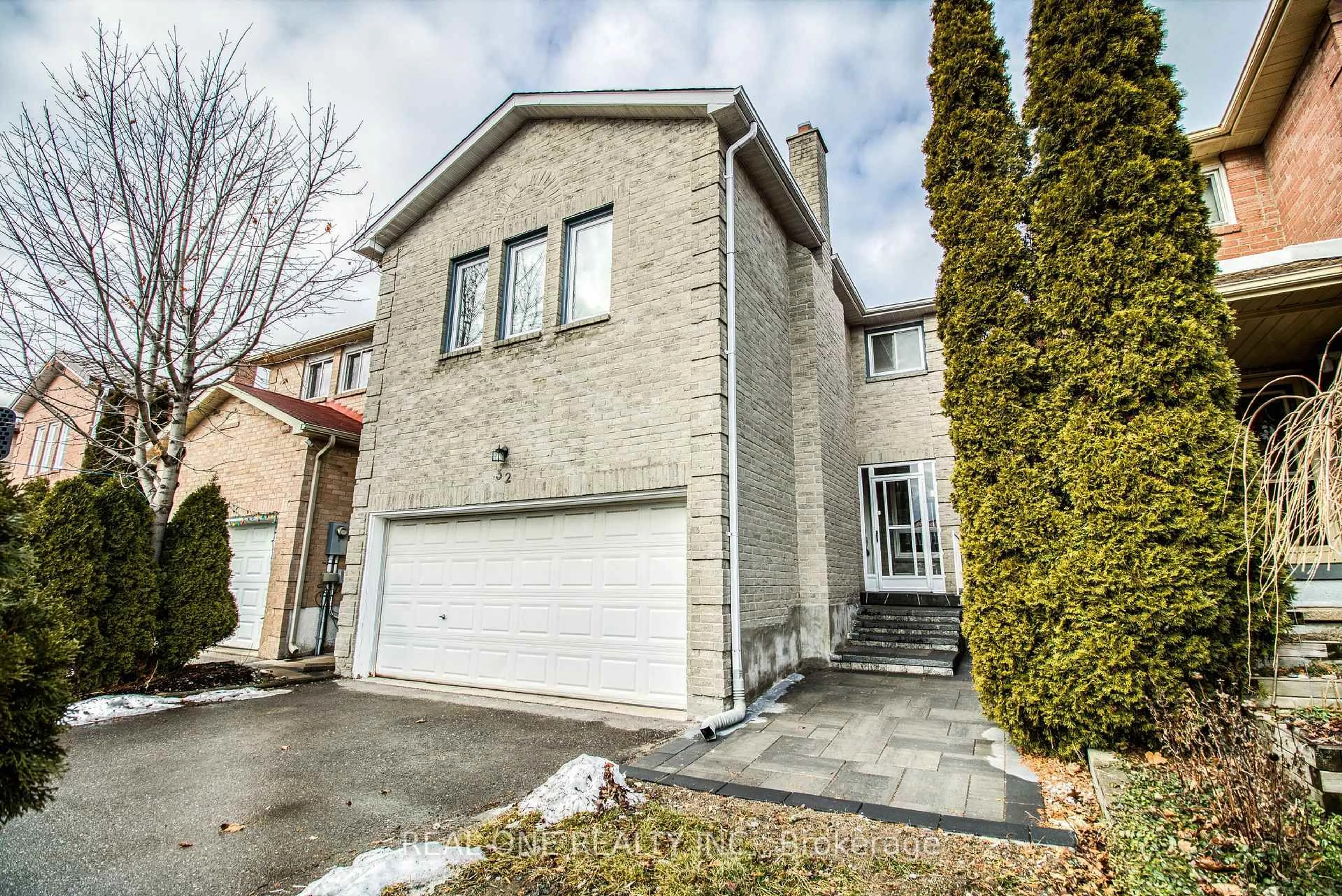 Home with brick exterior material, street for 32 Charlton Ave, Vaughan Ontario L4J 6W3