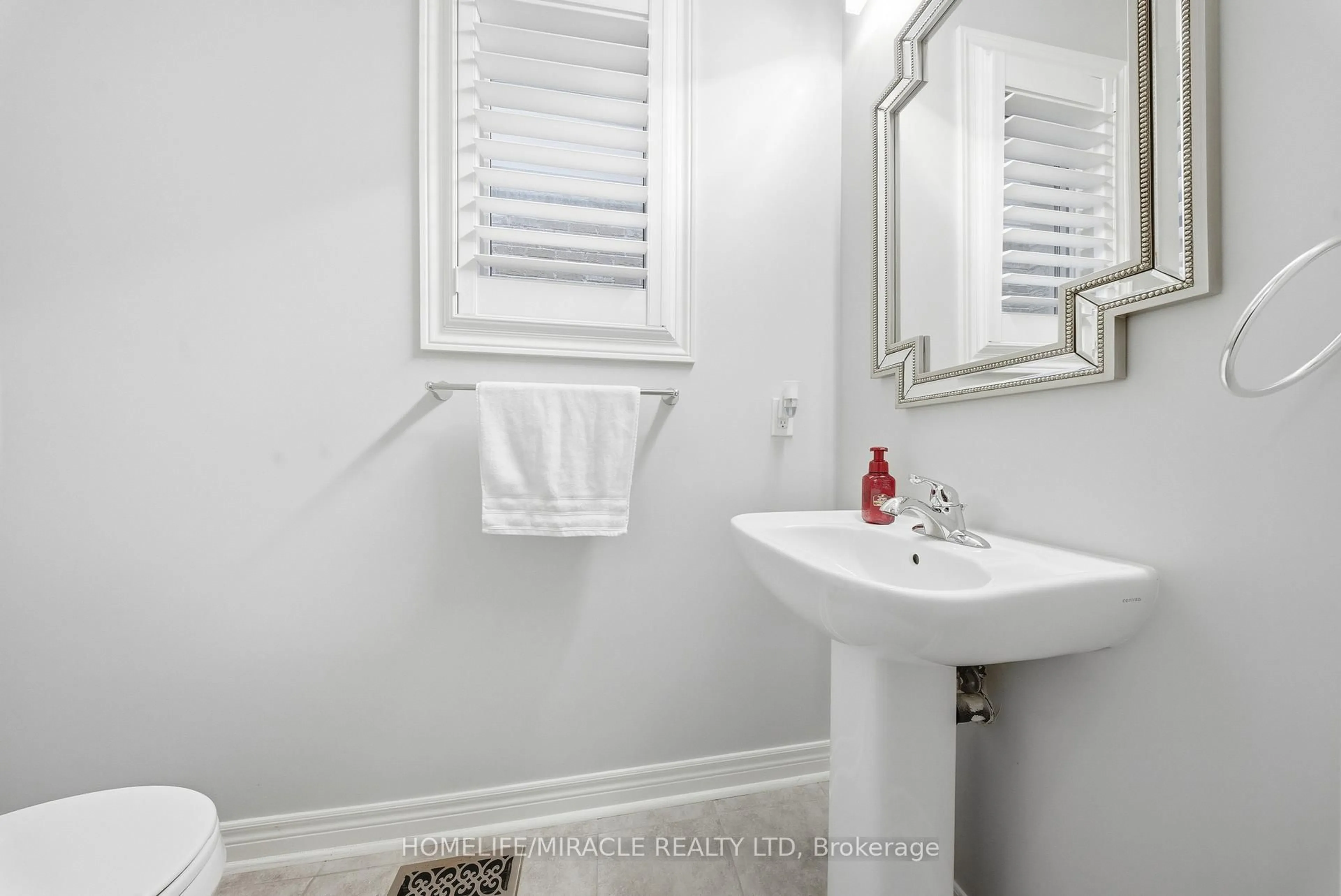 Standard bathroom, ceramic/tile floor for 79 Willoughby Way, New Tecumseth Ontario L9R 0P4